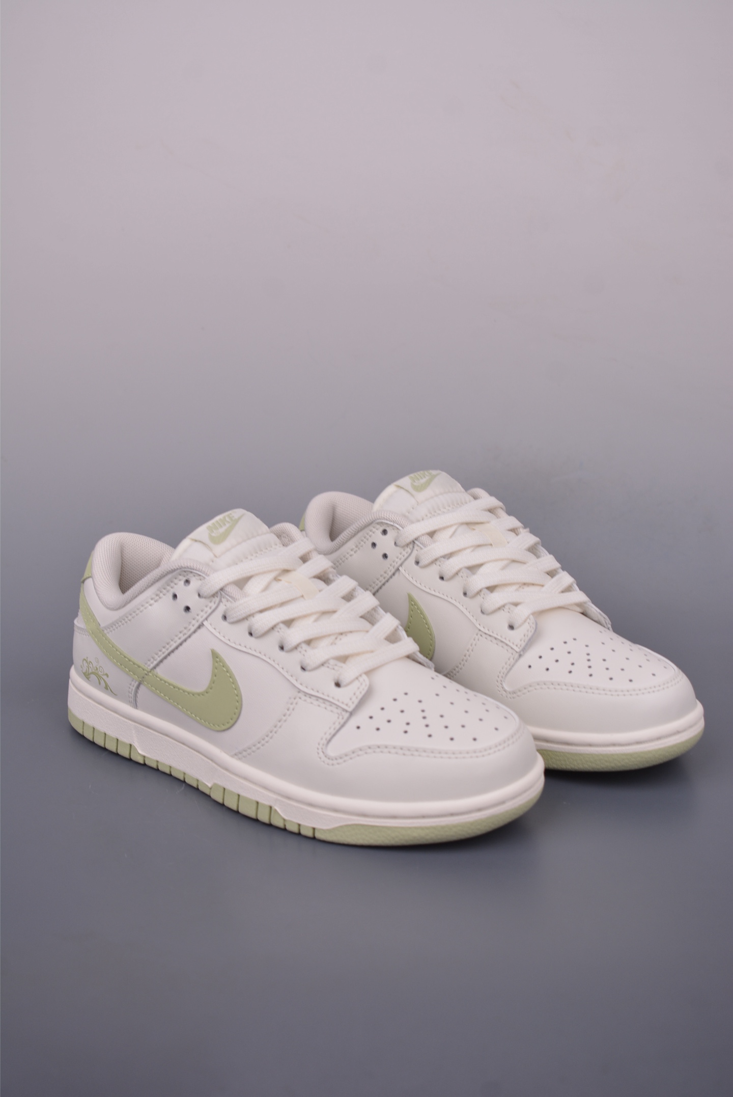 Nike SB Dunk Low: Premium Leather, Enhanced Comfort, and Original Style 2 i1750113620366 8460 0 0