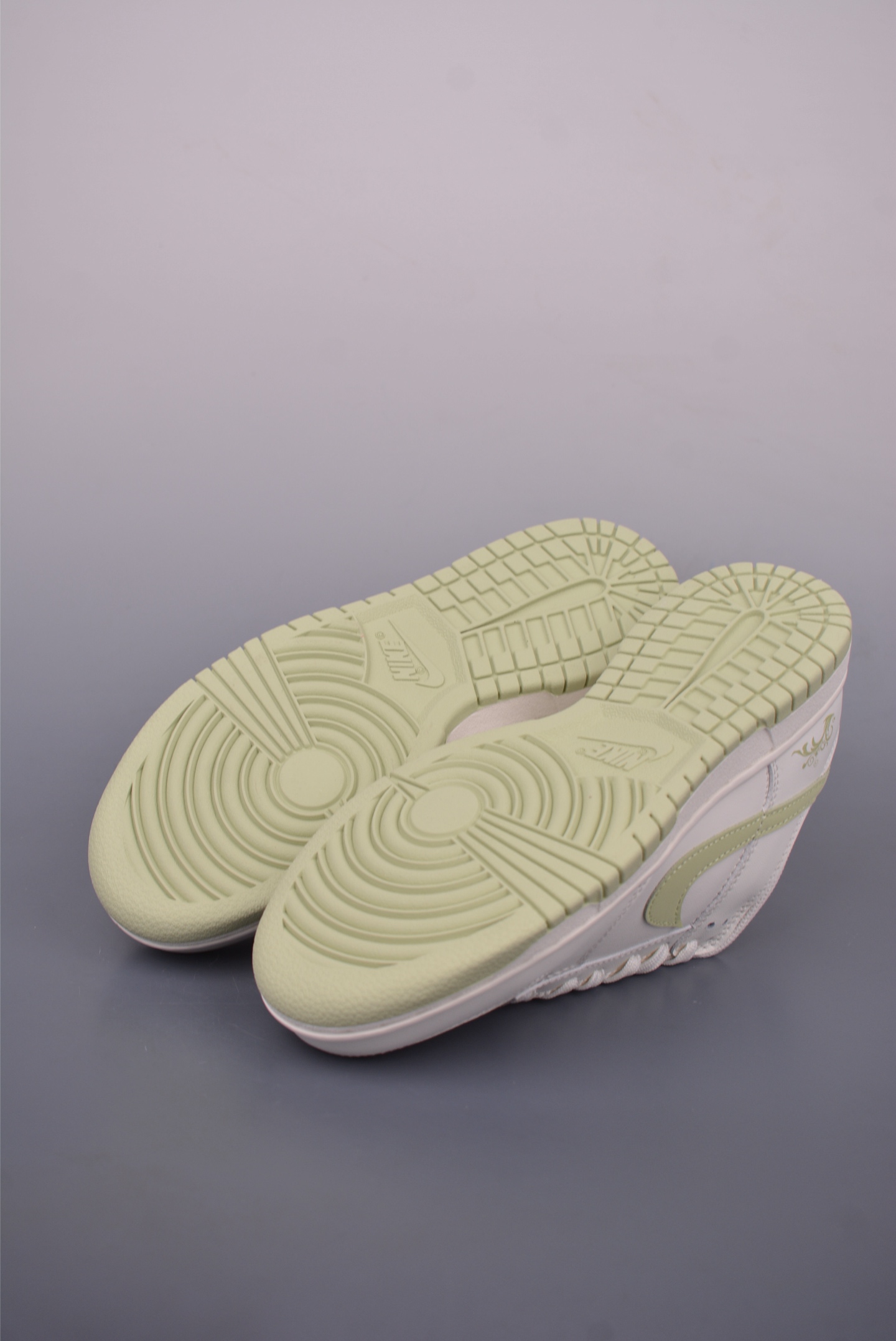 Nike SB Dunk Low: Premium Leather, Enhanced Comfort, and Original Style 4 i1750113620394 4881 0 2