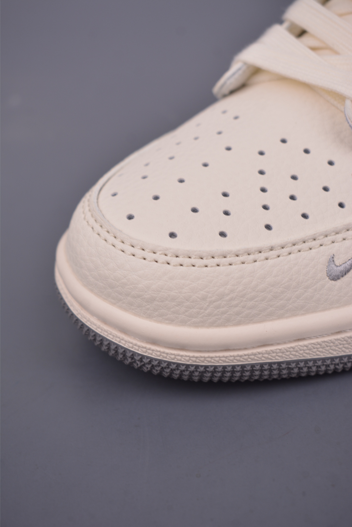 Travis Scott x Fragment Design x Air Jordan 1 Low Collab Sneakers 6 i1750113660032 2042 0 5