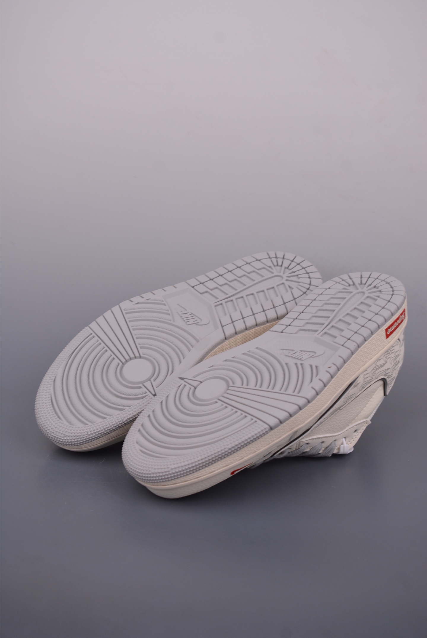 Fragment x Travis Scott x Supreme Air Jordan 1 Low 三方联名倒钩 XS7069-596