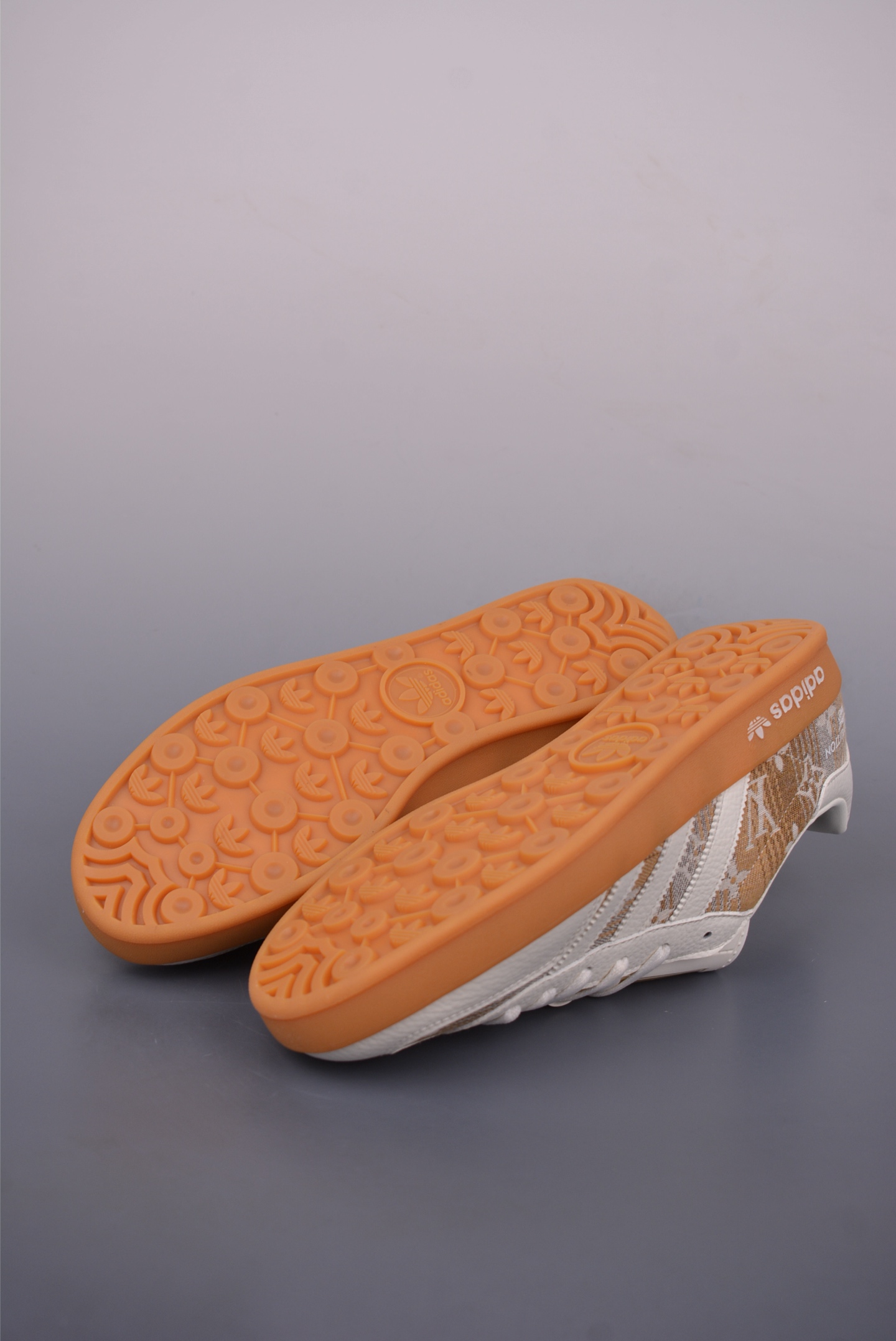 Adidas Samba OG DIY Sneakers - Retro Style with Premium Comfort and Craftsmanship 4 i1750113924303 4520 0 2