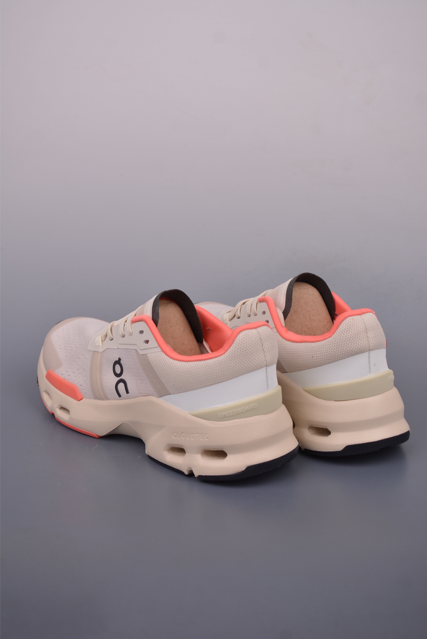 On昂跑 Cloudtilt 2 Waterproof 户外街头机能风跑步鞋 3WD30063106