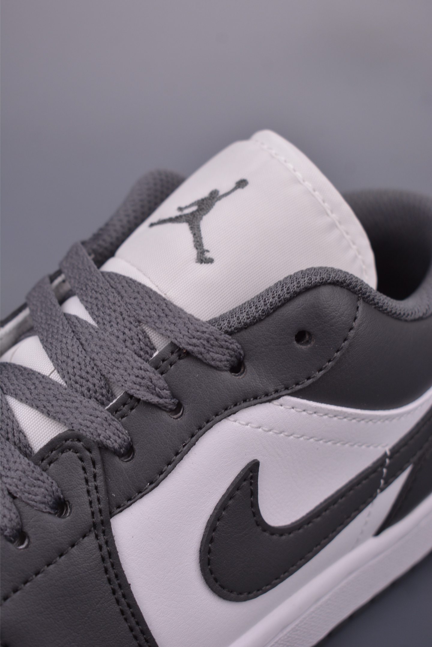 Air Jordan 1 Low 灰白 AJ1乔1低帮休闲板鞋 553558-044-莆田鞋,莆田鞋货源,高仿鞋,高仿鞋货源,安福档口,莆田高仿鞋,莆田鞋批发,高仿鞋批发,莆田高仿运动鞋,高仿运动鞋,莆田运动鞋 Air Jordan 1 Low 灰白 AJ1乔1低帮休闲板鞋 553558-044