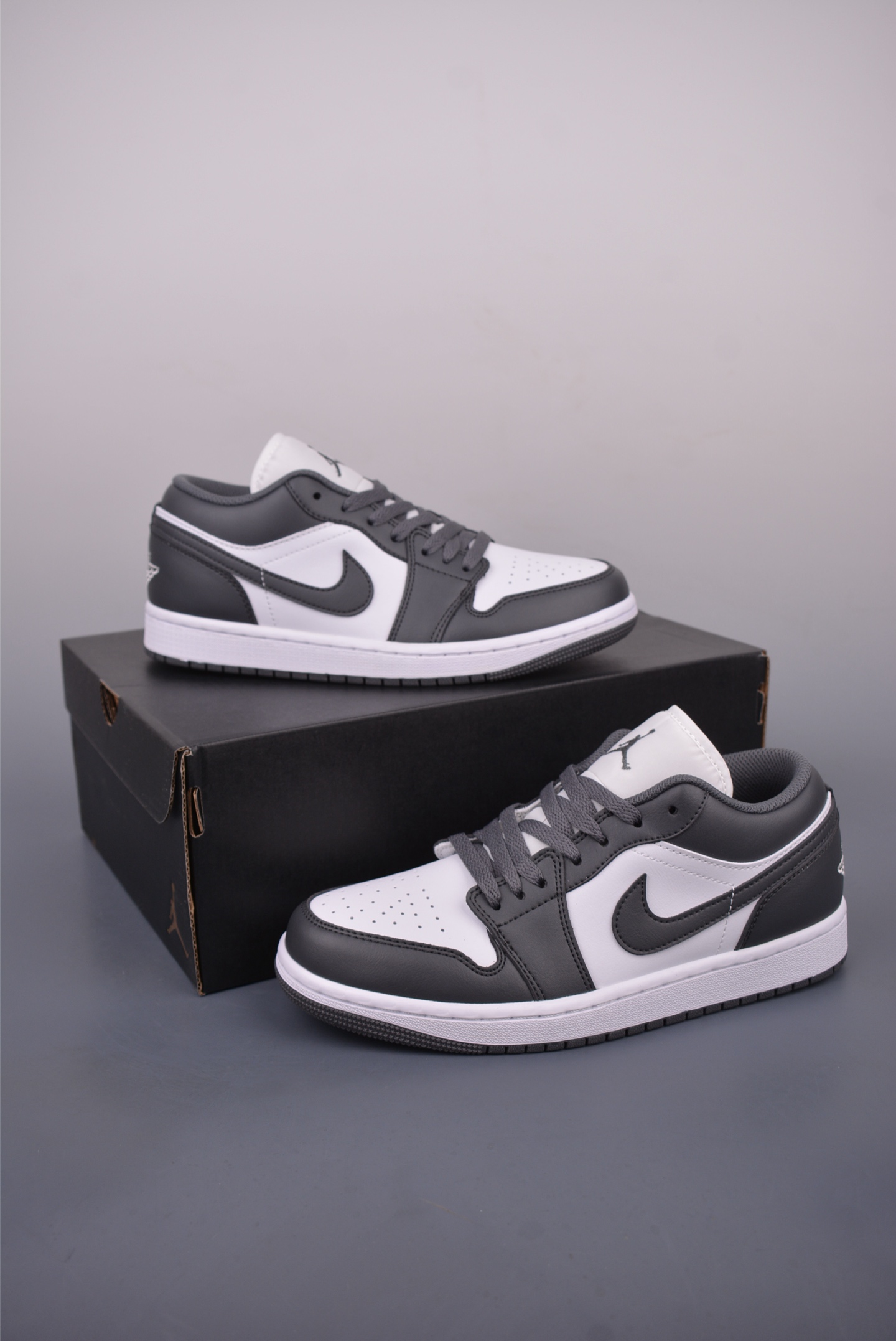 Air Jordan 1 Low 灰白 AJ1乔1低帮休闲板鞋 553558-044-莆田鞋,莆田鞋货源,高仿鞋,高仿鞋货源,安福档口,莆田高仿鞋,莆田鞋批发,高仿鞋批发,莆田高仿运动鞋,高仿运动鞋,莆田运动鞋 Air Jordan 1 Low 灰白 AJ1乔1低帮休闲板鞋 553558-044