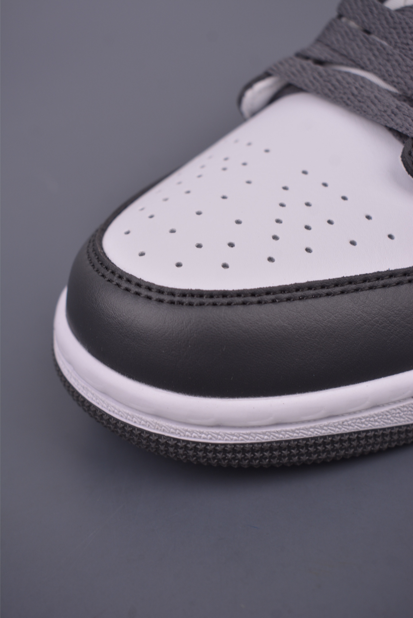 Air Jordan 1 Low 灰白 AJ1乔1低帮休闲板鞋 553558-044-莆田鞋,莆田鞋货源,高仿鞋,高仿鞋货源,安福档口,莆田高仿鞋,莆田鞋批发,高仿鞋批发,莆田高仿运动鞋,高仿运动鞋,莆田运动鞋 Air Jordan 1 Low 灰白 AJ1乔1低帮休闲板鞋 553558-044