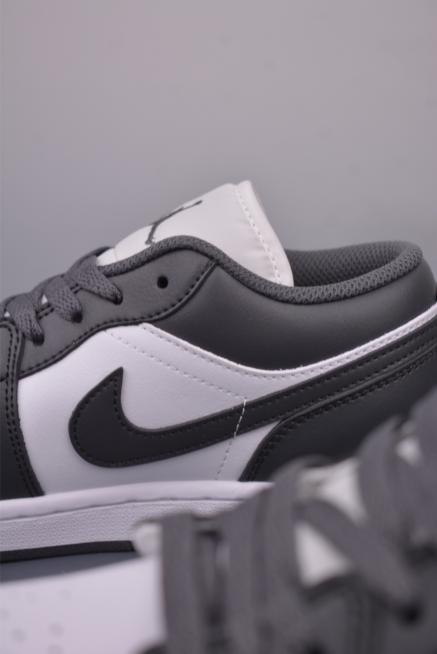 Air Jordan 1 Low 灰白 AJ1乔1低帮休闲板鞋 553558-044-莆田鞋,莆田鞋货源,高仿鞋,高仿鞋货源,安福档口,莆田高仿鞋,莆田鞋批发,高仿鞋批发,莆田高仿运动鞋,高仿运动鞋,莆田运动鞋 Air Jordan 1 Low 灰白 AJ1乔1低帮休闲板鞋 553558-044