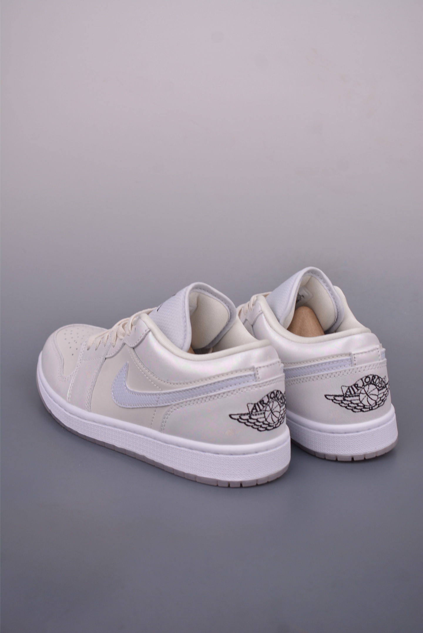 原装裸鞋级 市面最高工艺产物 Air Jordan 1 Low蛇年限定 HF4080-001