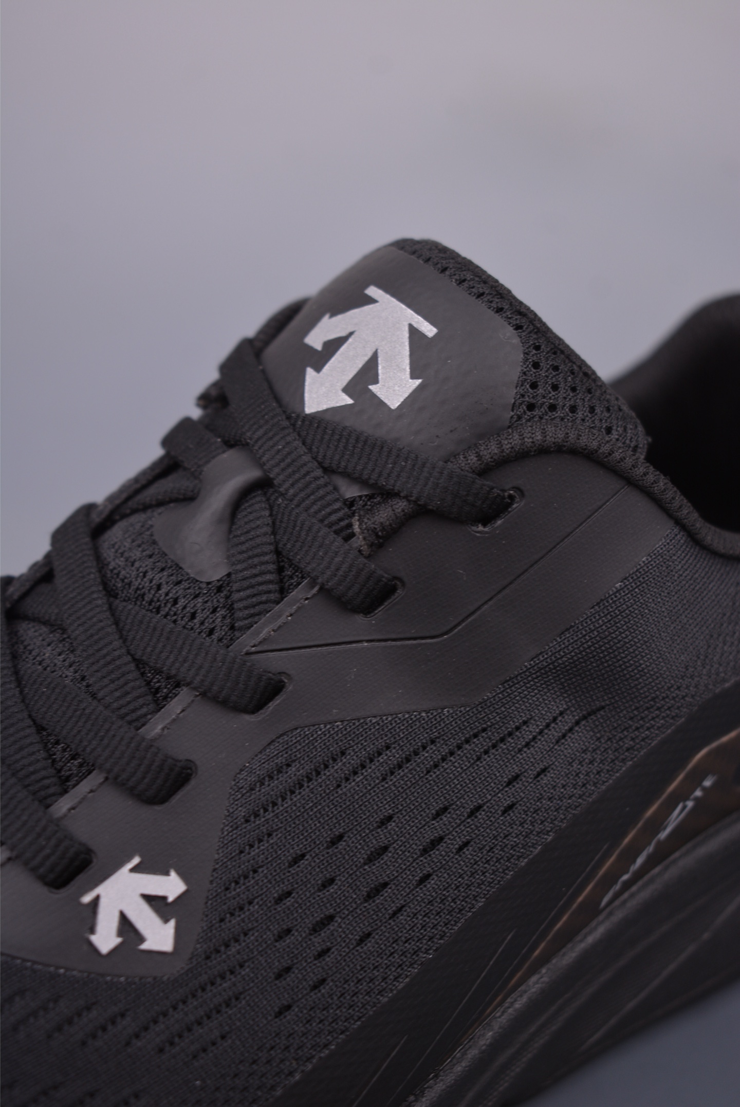 Descente Lavitate M Men's Trail Running Shoes - Waterproof & Lightweight 8 i1750201598827 5672 0 6