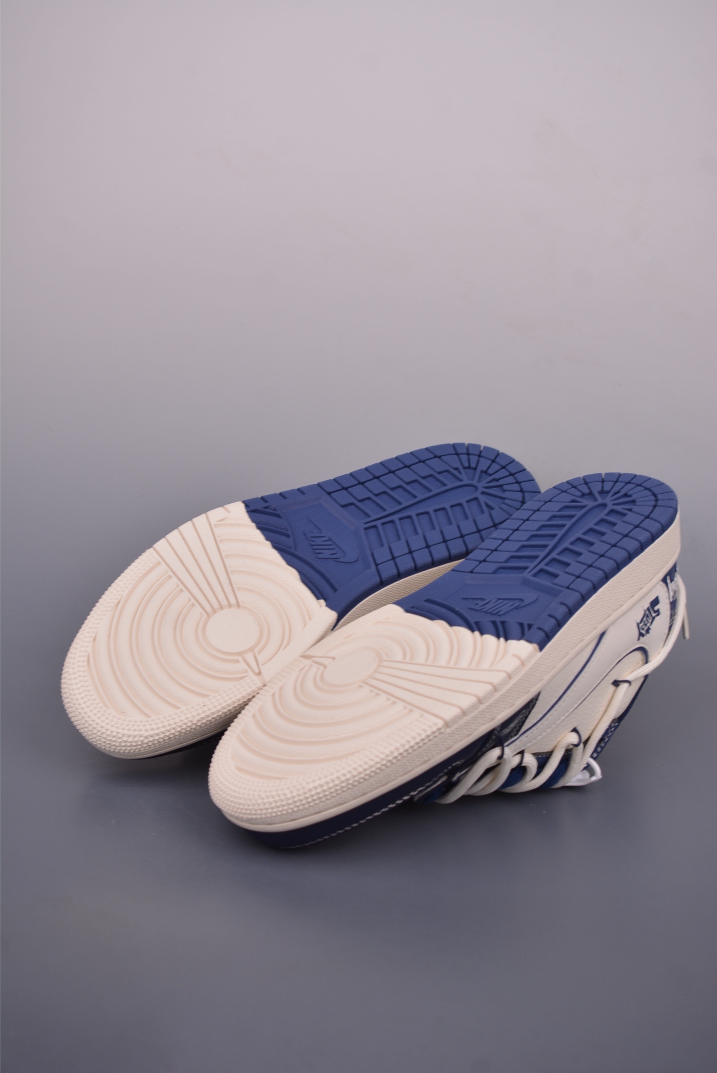 Fragment x Travis Scott x Stussy Air Jordan 1 Low Triple Collaboration Shoe 4 i1750202896174 3607 0 2