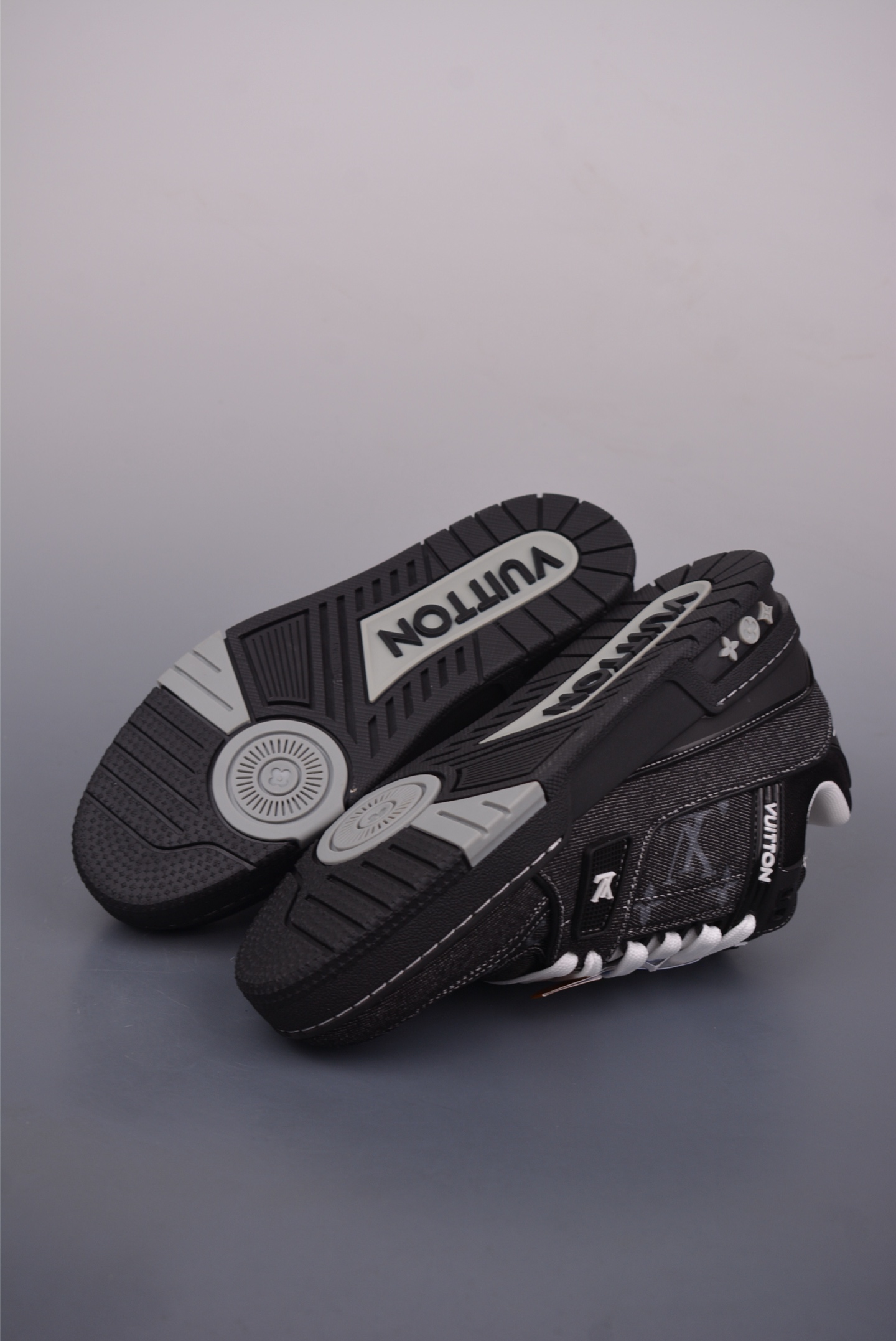 Louis Vuitton Trainer Sneaker Limited Edition Multi-Color Design, Size 38-45 4 i1750203245955 675 0 2