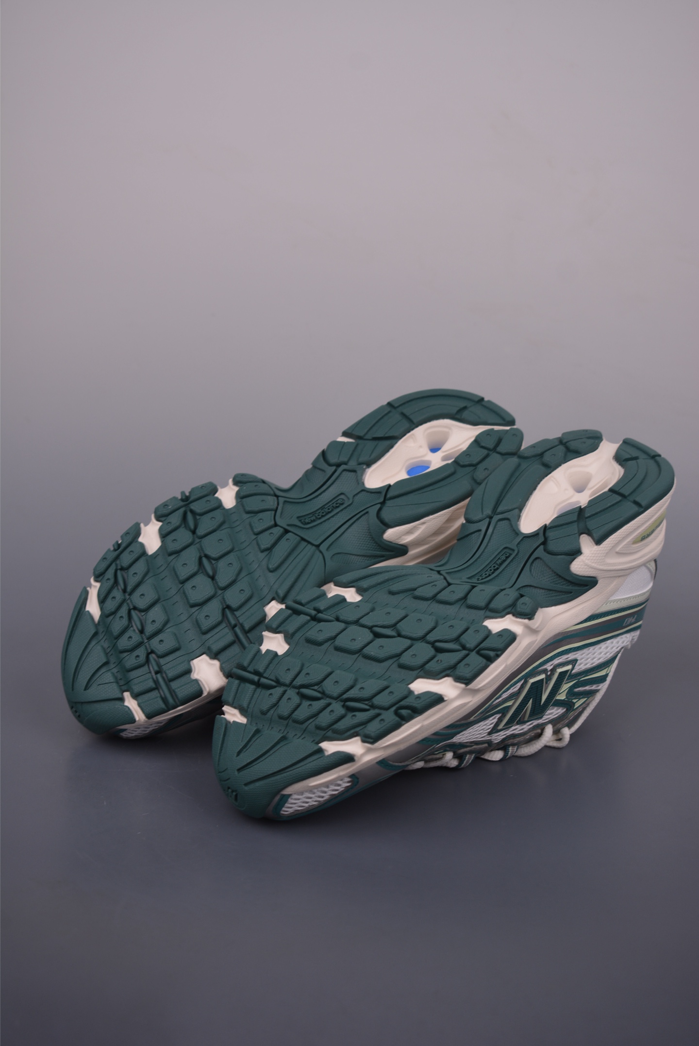 New Balance 740 Series OG Retro Casual Athletic Sneakers - Style & Comfort 4 i1750288009407 6067 0 2