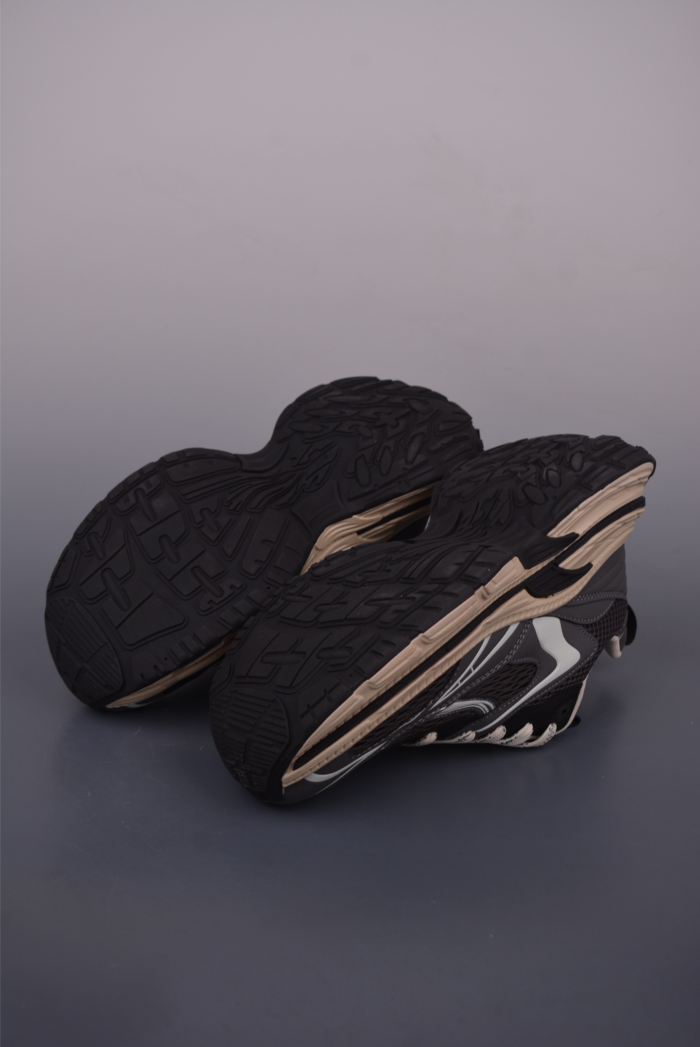 Balenciaga 23SS Sneaker - Low-Top Athletic Shoes - Black and Grey, Sizes 39-44 4 i1750288355939 1358 0 2