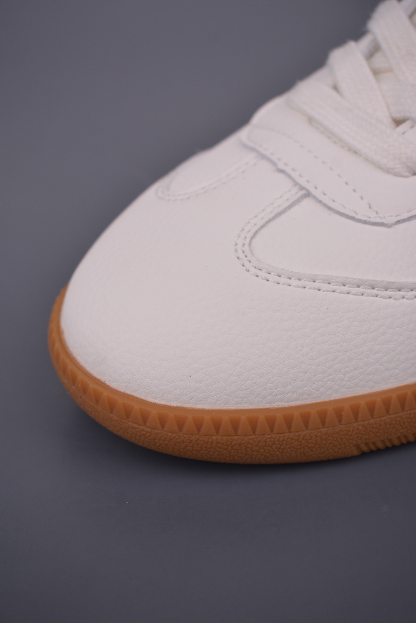 ECCO White Leather Lace-Up Sneakers with Rubber Sole - Casual Comfort 6 i1750288888238 4440 0 5