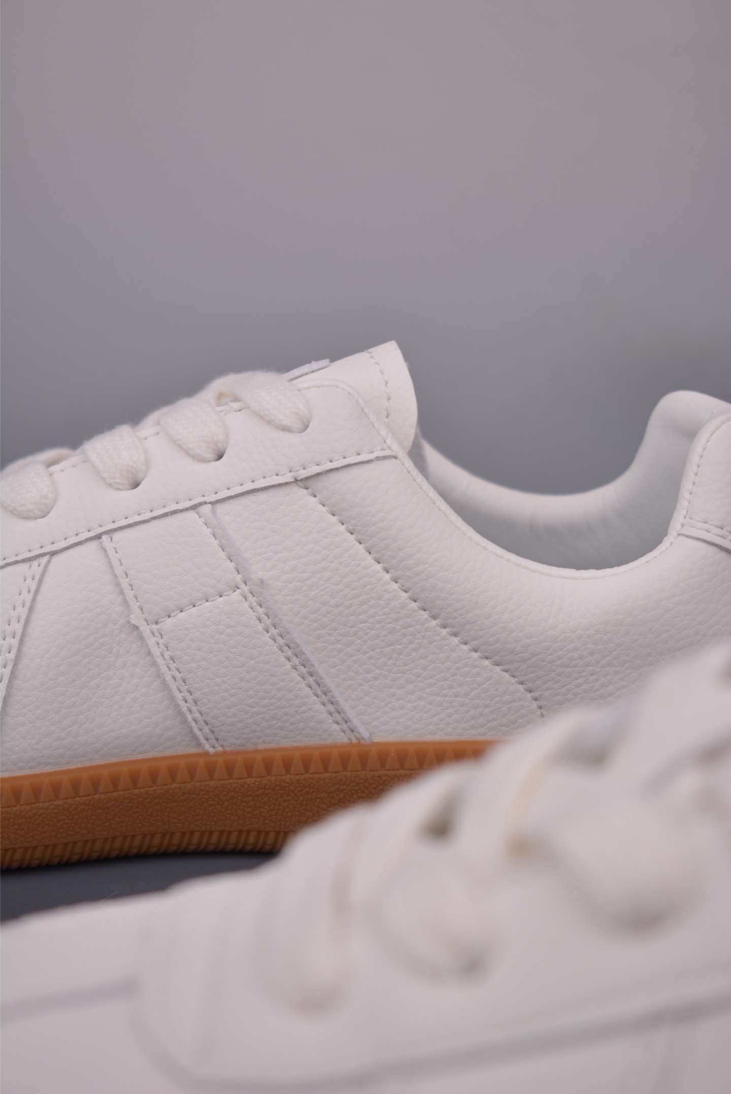 ECCO White Leather Lace-Up Sneakers with Rubber Sole - Casual Comfort 8 i1750288889640 3650 0 7