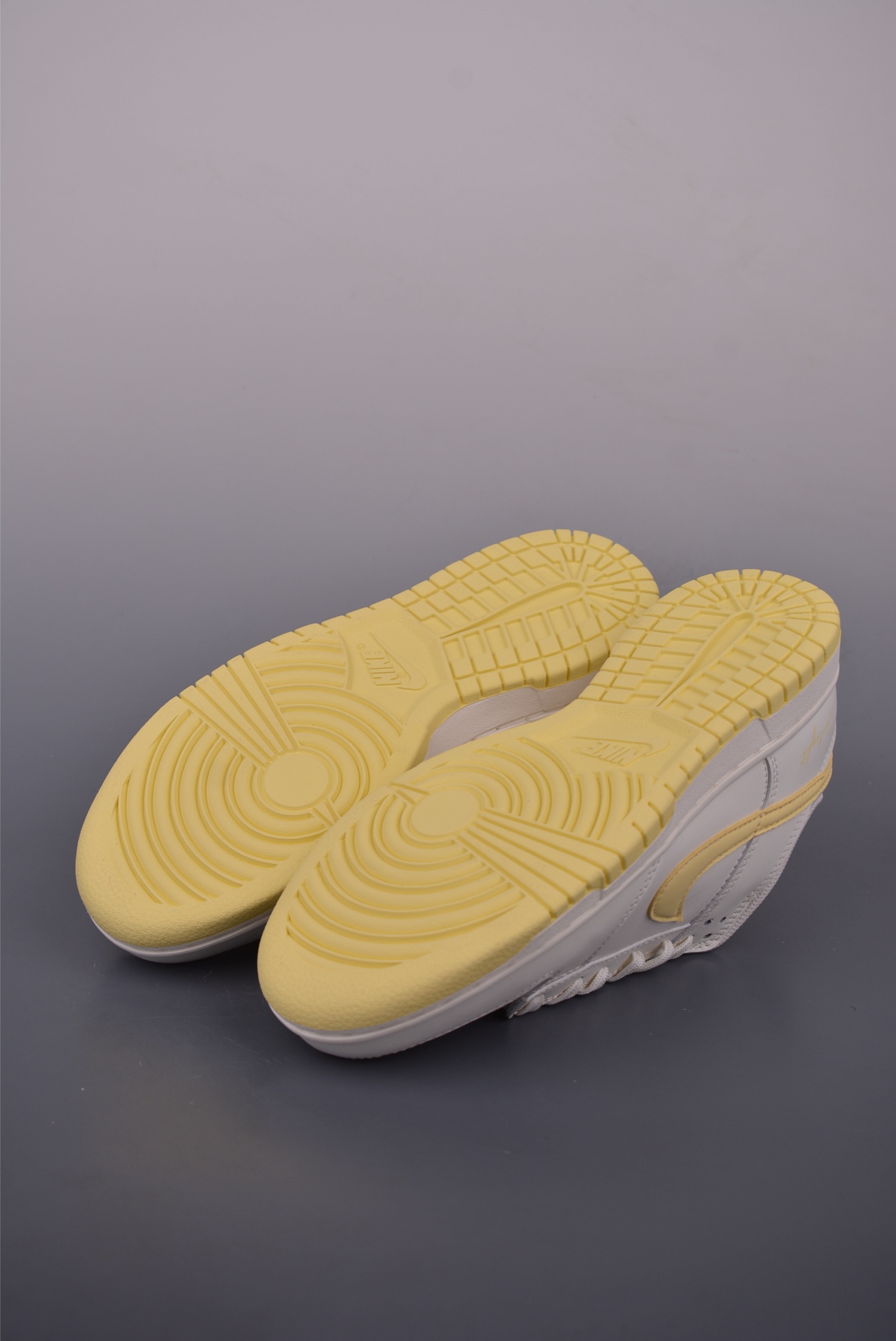 Nike SB Dunk Low Lemon Yellow - Premium Comfort, Authentic Style & Durable Design 4 i1750289413281 7316 0 2