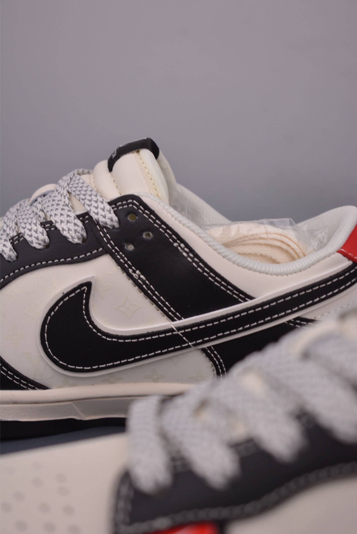 Louis Vuitton x Nike SB Dunk Low Custom Sneakers Premium Leather 9 i1750289493153 593 0 7
