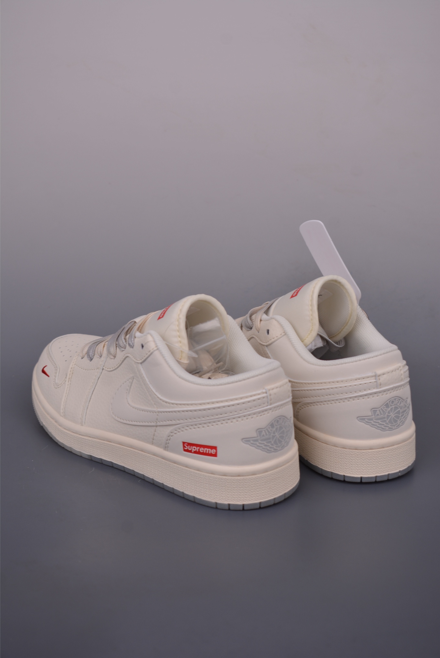 Nike Air Jordan 1 x Supreme Low-Top Sneakers - Premium Collaboration Edition 3 i1750289554445 2586 0 1
