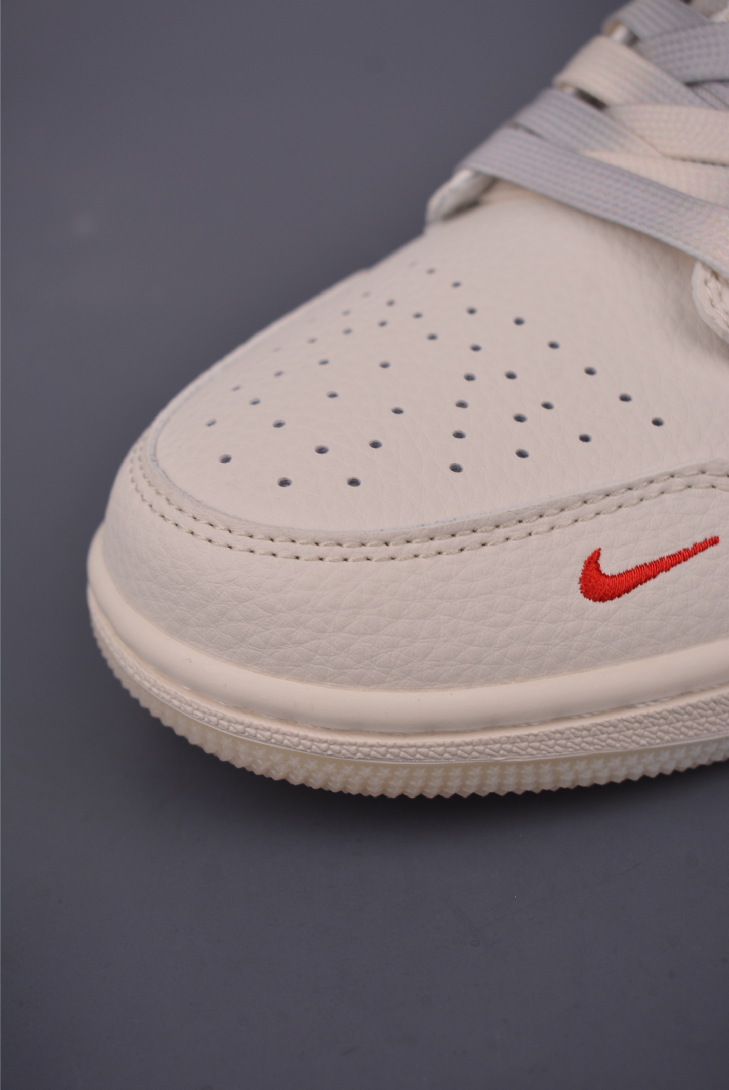 Nike Air Jordan 1 x Supreme Low-Top Sneakers - Premium Collaboration Edition 7 i1750289555940 3960 0 5
