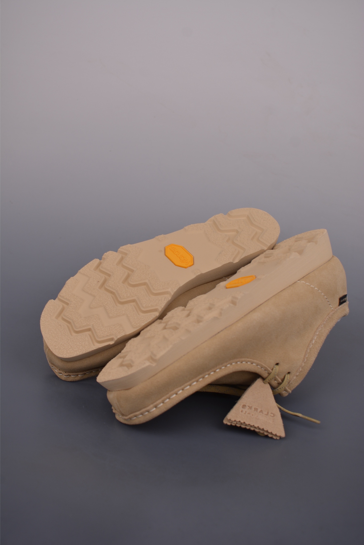 Clarks Originals Wallabee: Retro Style, Comfortable Casual Kangaroo Shoes 4 i1750365559671 273 0 2