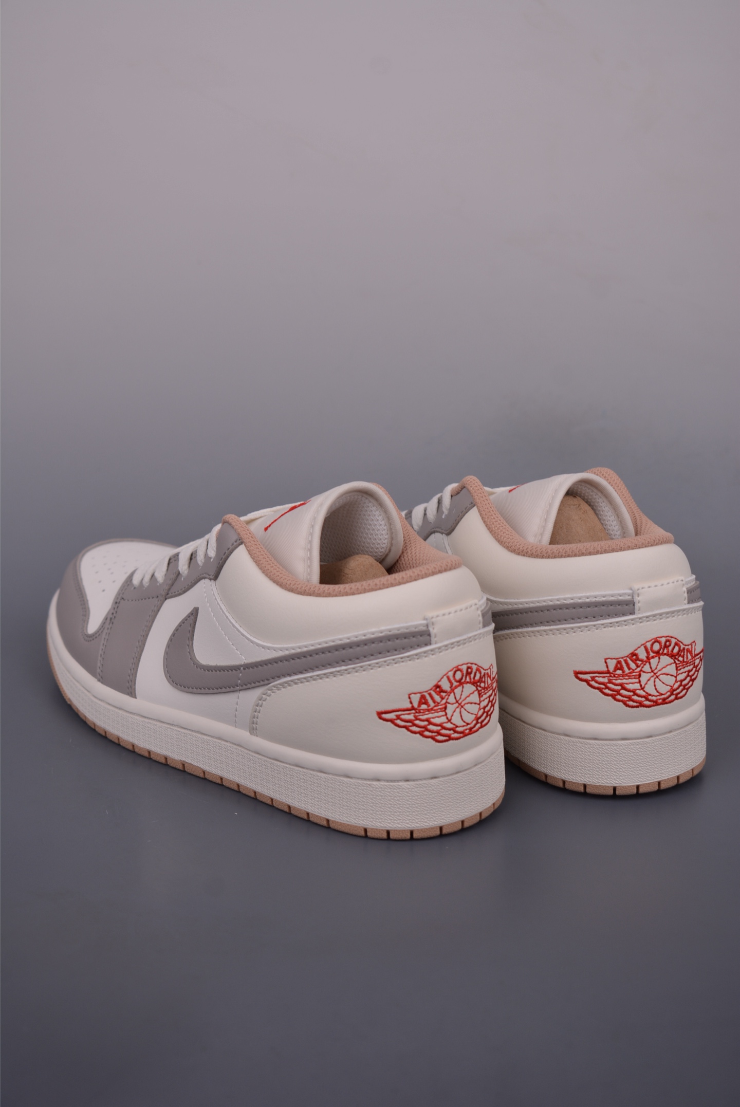 Air Jordan 1 Low 米灰 AJ1乔1低帮休闲板鞋 553558-169-莆田鞋,莆田鞋货源,高仿鞋,高仿鞋货源,安福档口,莆田高仿鞋,莆田鞋批发,高仿鞋批发,莆田高仿运动鞋,高仿运动鞋,莆田运动鞋 Air Jordan 1 Low 米灰 AJ1乔1低帮休闲板鞋 553558-169