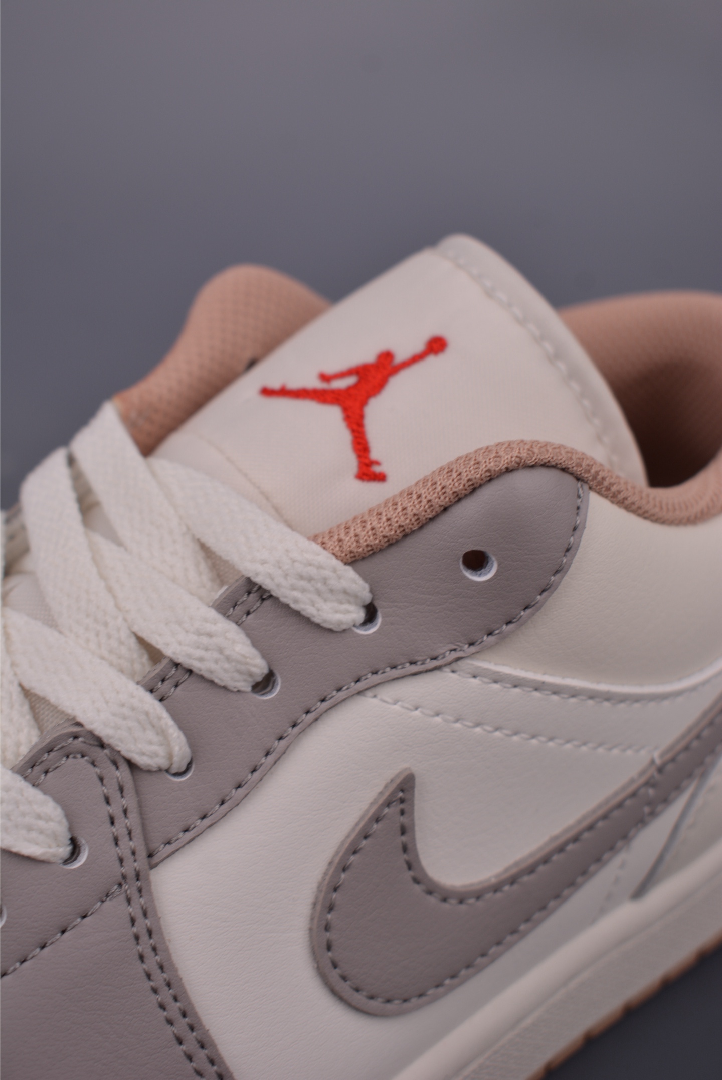 Air Jordan 1 Low 米灰 AJ1乔1低帮休闲板鞋 553558-169-莆田鞋,莆田鞋货源,高仿鞋,高仿鞋货源,安福档口,莆田高仿鞋,莆田鞋批发,高仿鞋批发,莆田高仿运动鞋,高仿运动鞋,莆田运动鞋 Air Jordan 1 Low 米灰 AJ1乔1低帮休闲板鞋 553558-169