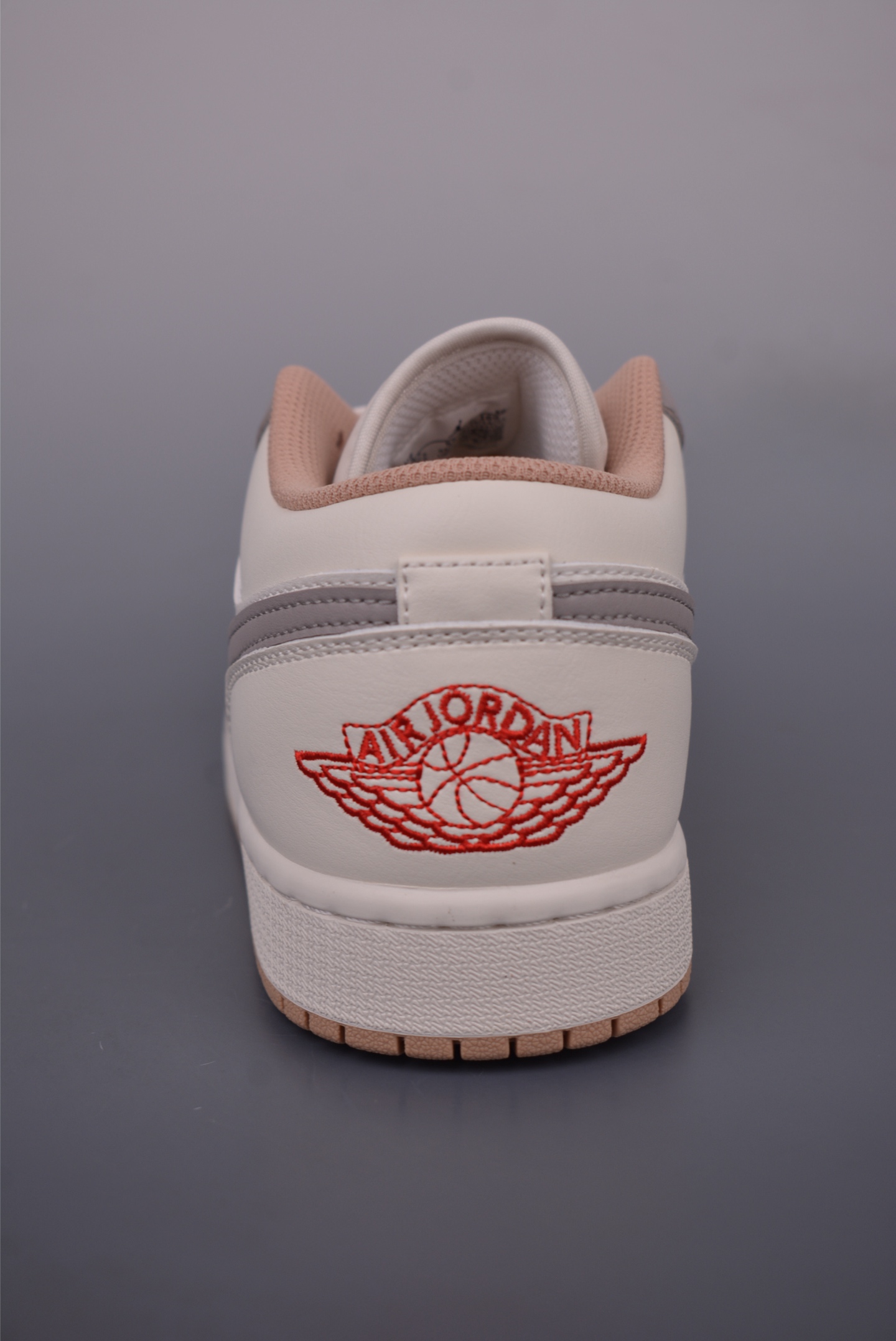 Air Jordan 1 Low 米灰 AJ1乔1低帮休闲板鞋 553558-169-莆田鞋,莆田鞋货源,高仿鞋,高仿鞋货源,安福档口,莆田高仿鞋,莆田鞋批发,高仿鞋批发,莆田高仿运动鞋,高仿运动鞋,莆田运动鞋 Air Jordan 1 Low 米灰 AJ1乔1低帮休闲板鞋 553558-169