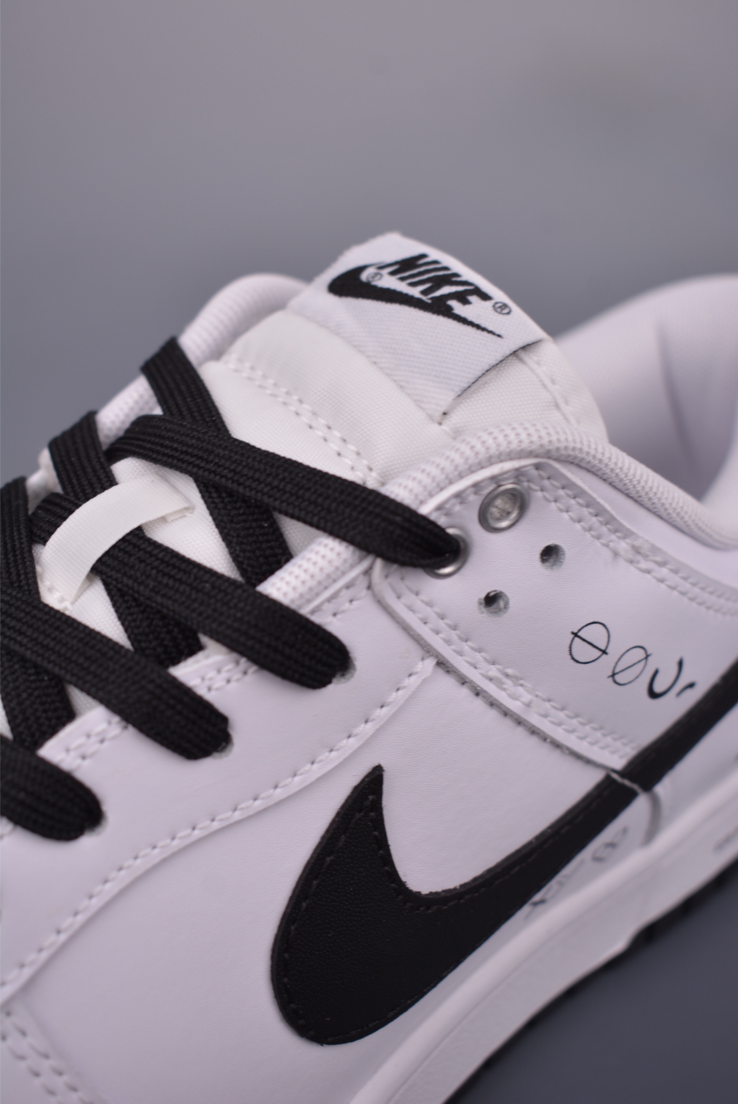 Nike SB Dunk Low 'Just Do It' White/Black Sneakers WC1220-001 8 i1750370264635 2015 0 6