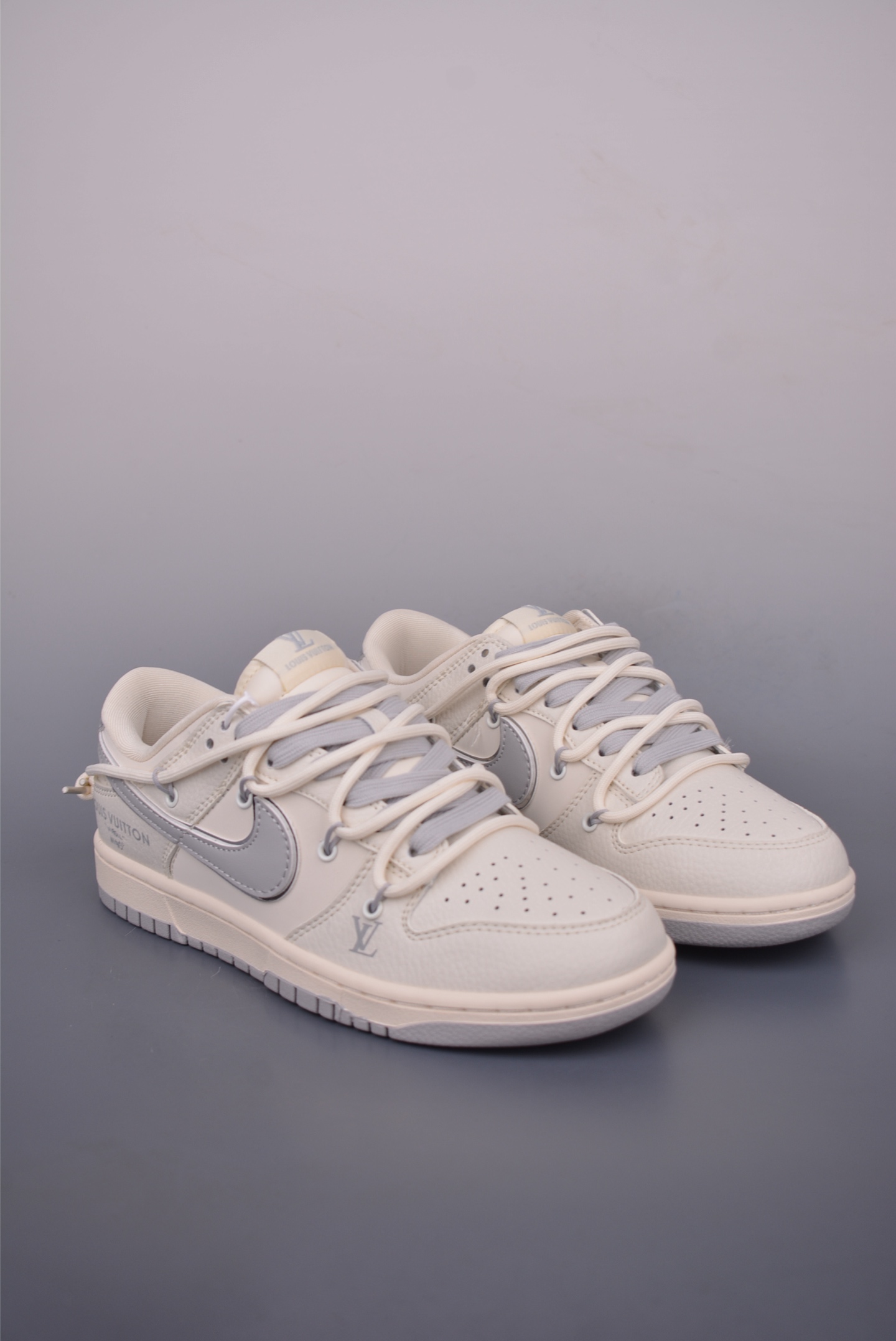 Nike SB Dunk Low x Louis Vuitton Collab Sneakers - Limited Edition Style 1 i1750370308603 277 0 0