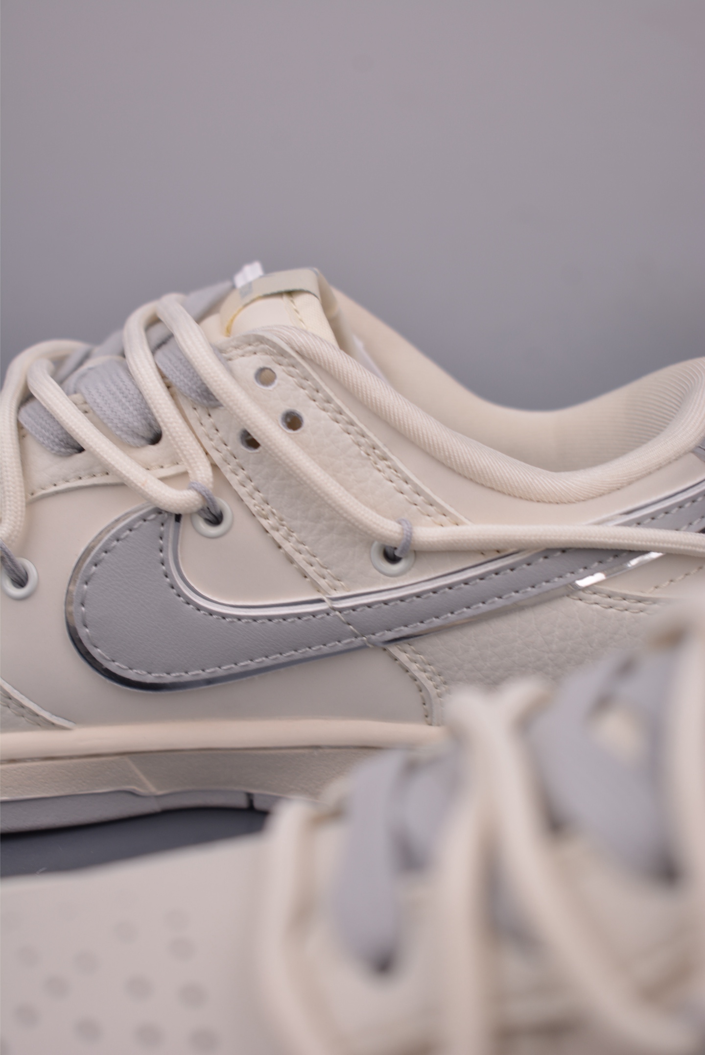 Nike SB Dunk Low x Louis Vuitton Collab Sneakers - Limited Edition Style 8 i1750370309704 3954 0 7