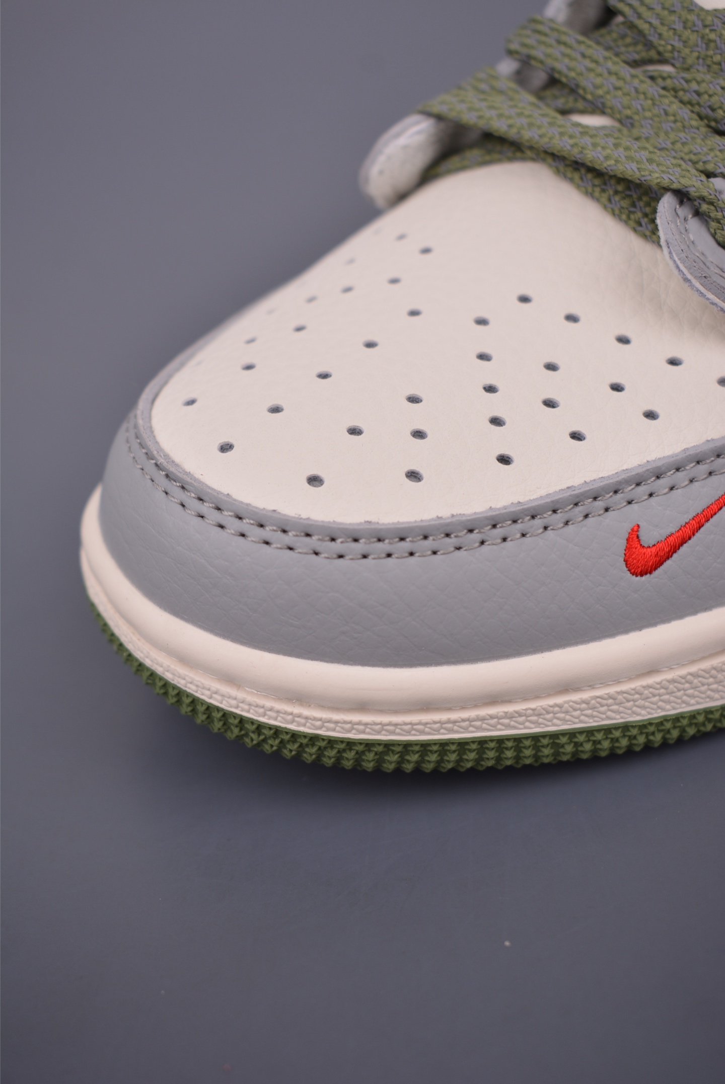 Givenchy Air Jordan 1 Low: Stylish Sneakers for Everyday Wear 7 i1750370688899 1775 0 5