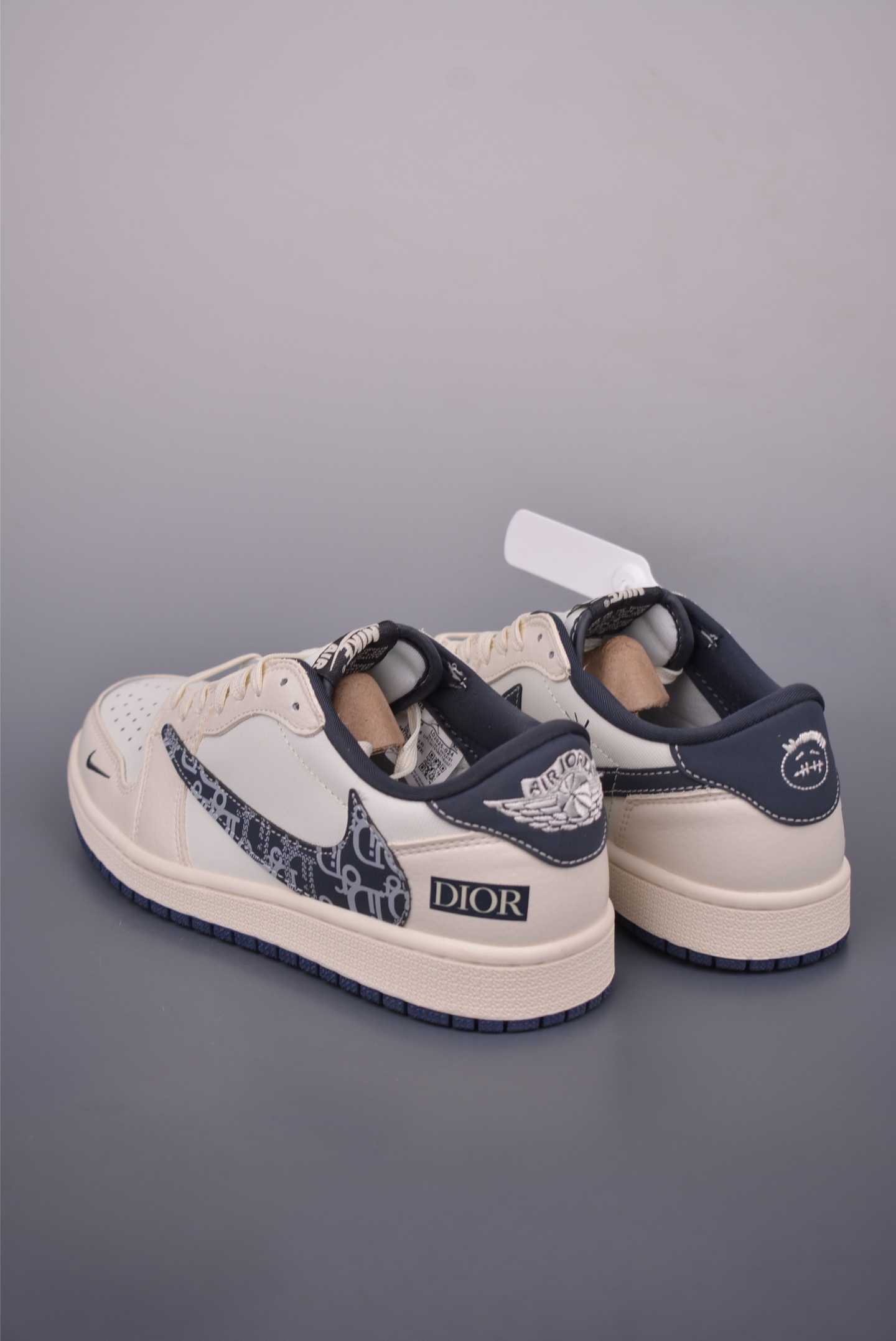 Fragment x Travis Scott x Dior Air Jordan 1 Low Sneakers 3 i1750370747371 2563 0 1