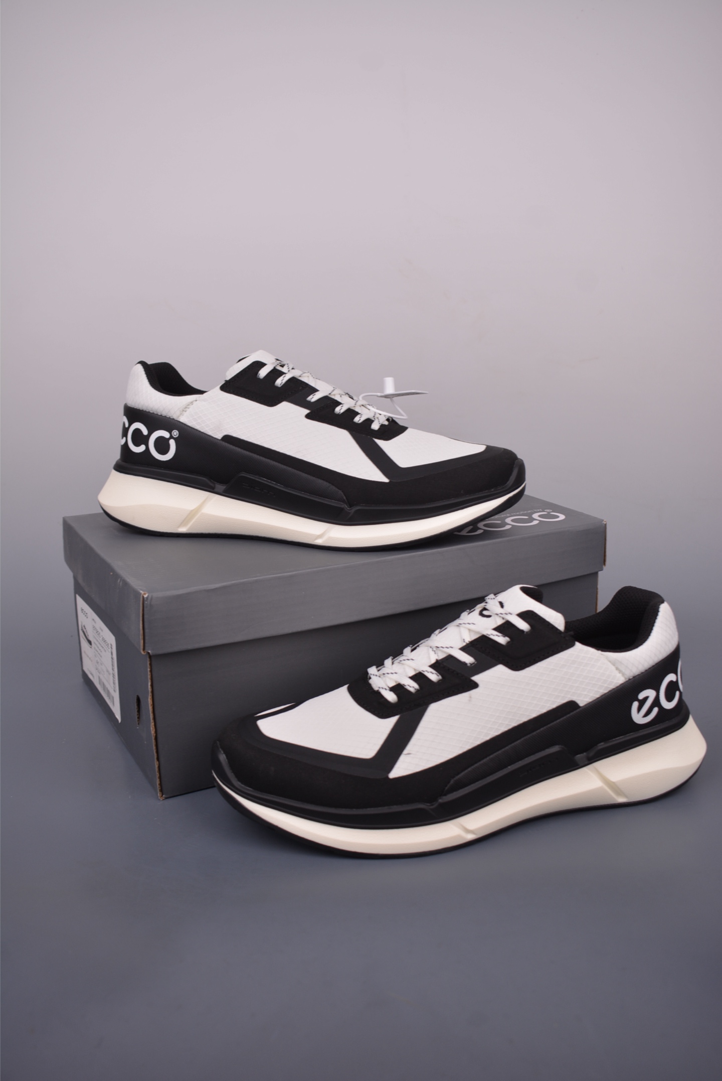 Ecco Men's Lightweight Street Sneakers - Premium Leather, Bi-Color Design 5 i1750370880998 4665 0 4