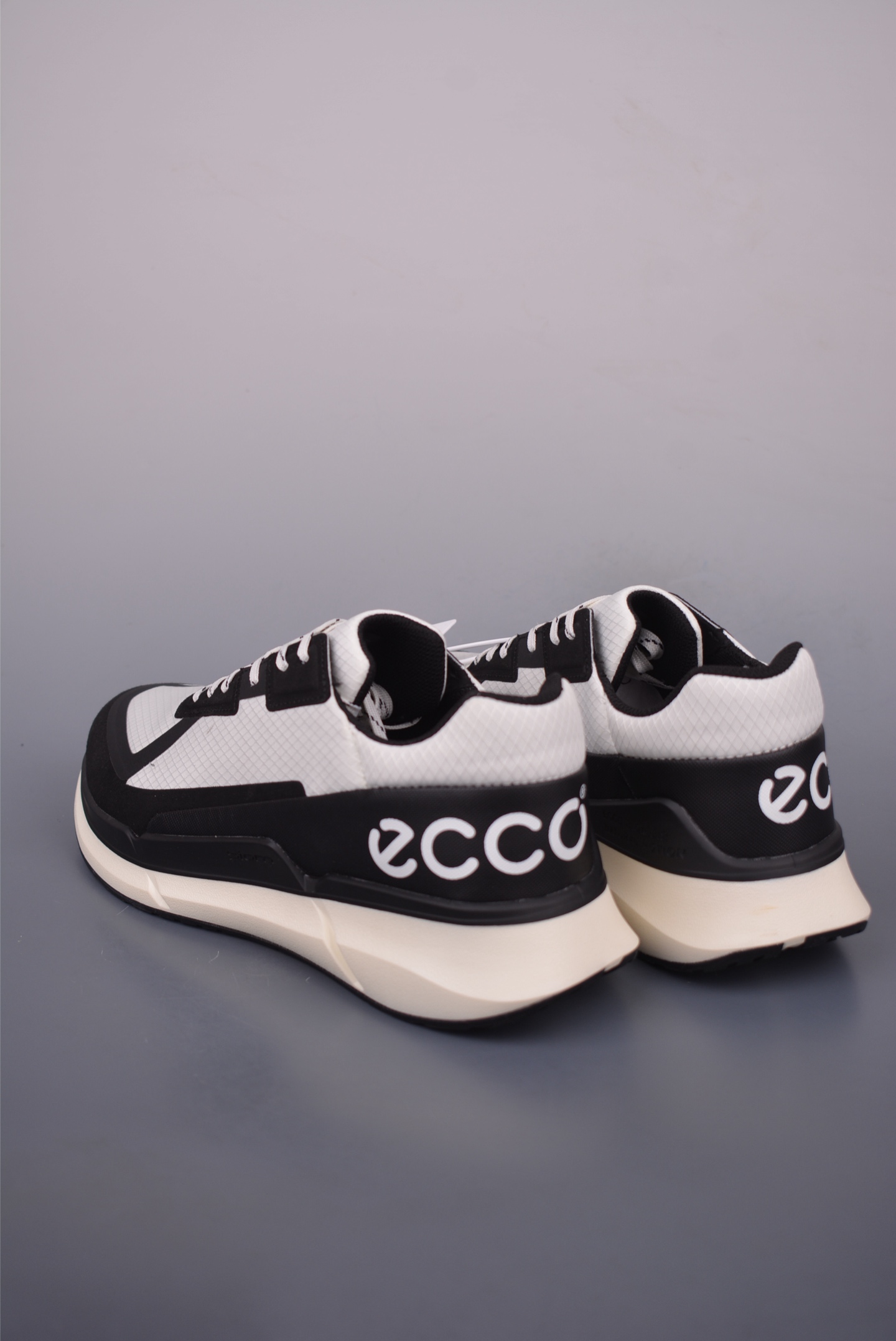 Ecco Men's Lightweight Street Sneakers - Premium Leather, Bi-Color Design 2 i1750370882214 7031 0 1