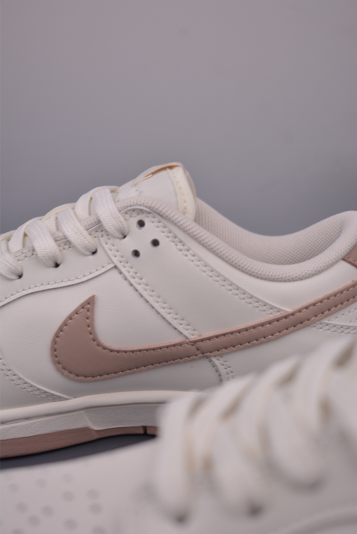 Nike SB Dunk Low 'Just Do It' Cream/Pink Leather Sneakers - Fashionable Shoes 9 i1750452308382 7999 0 7