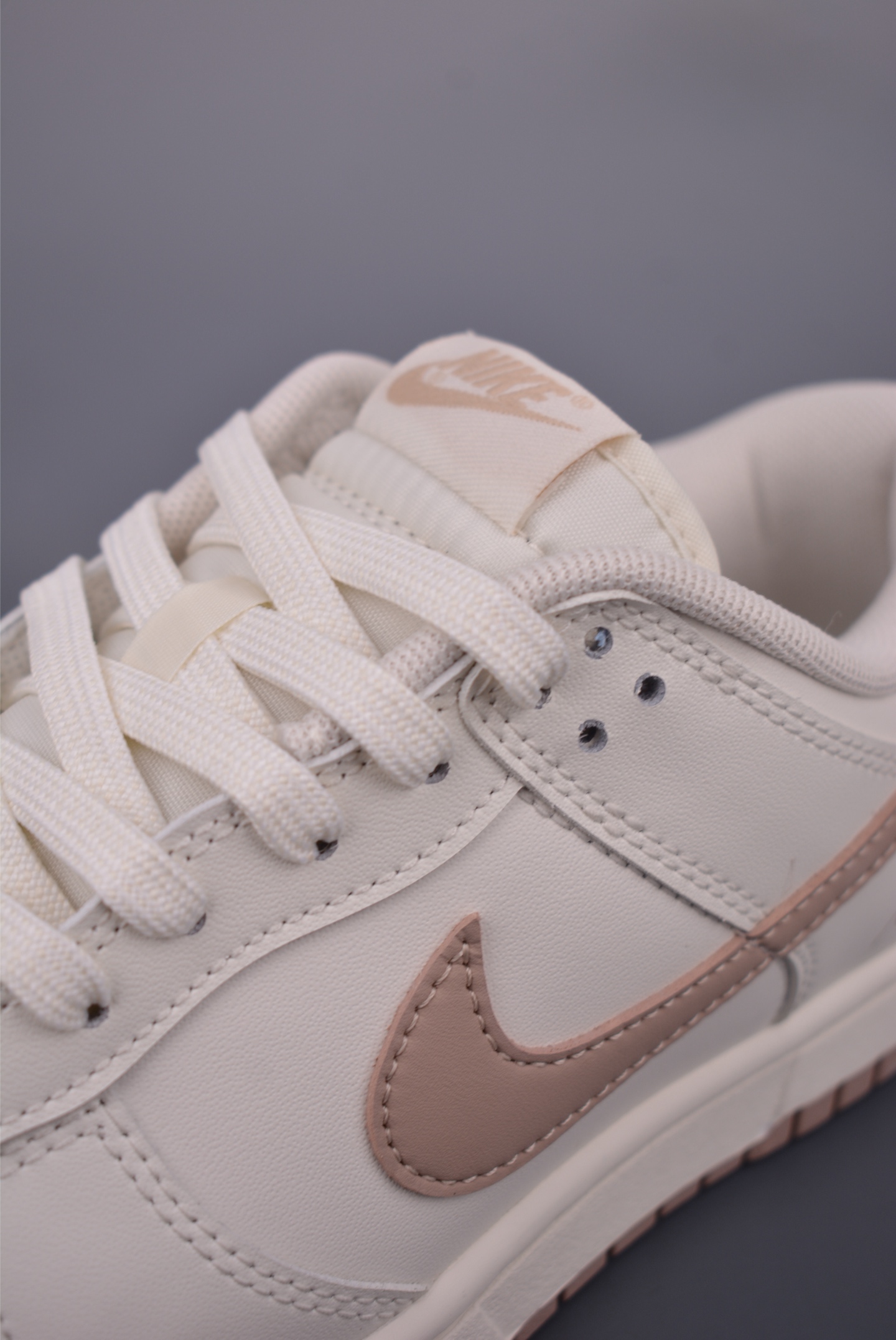 Nike SB Dunk Low 'Just Do It' Cream/Pink Leather Sneakers - Fashionable Shoes 8 i1750452308478 671 0 6