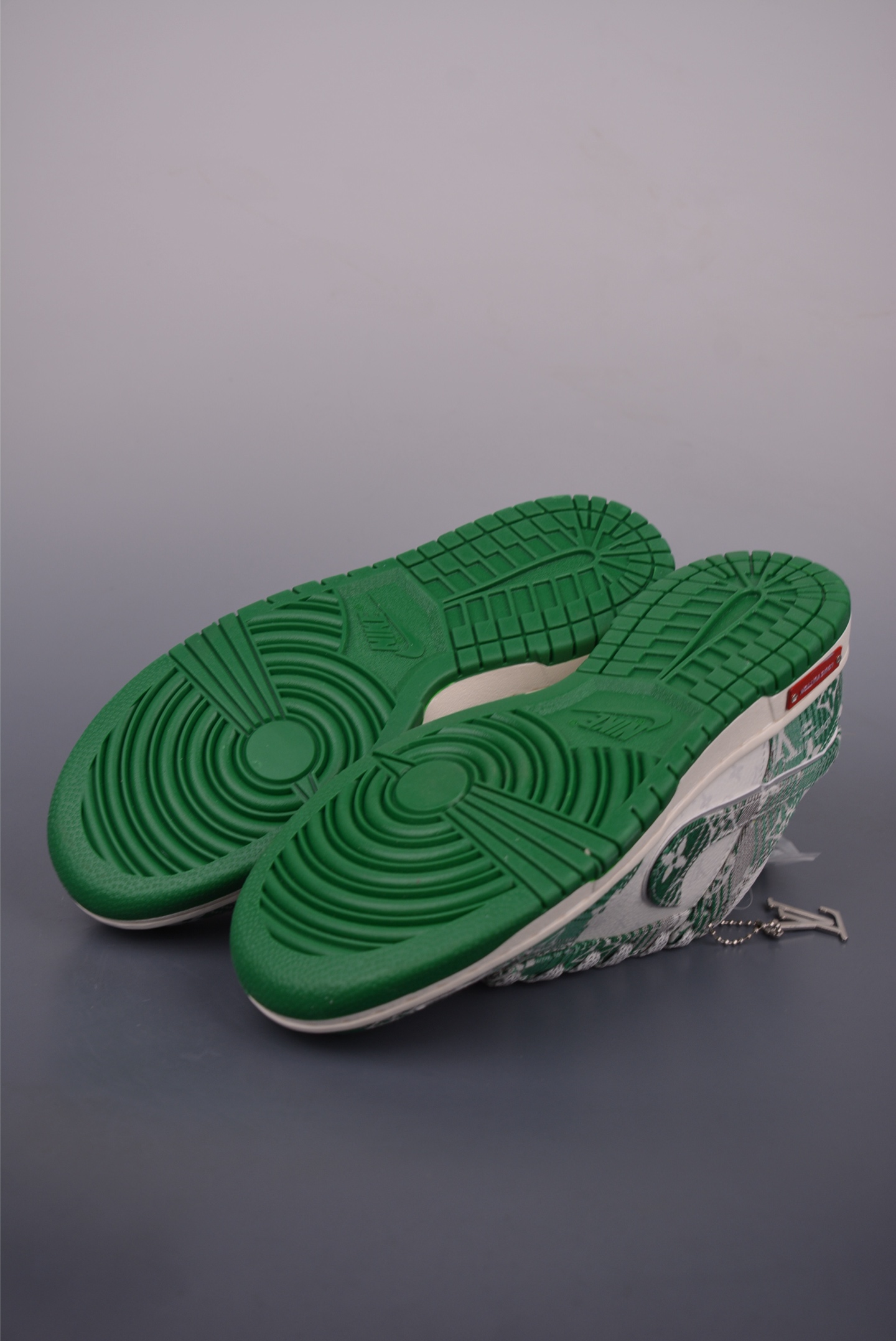 Nike SB Dunk Low Louis Vuitton Collaboration Premium Quality Sneakers 3 i1750452376607 2615 0 2
