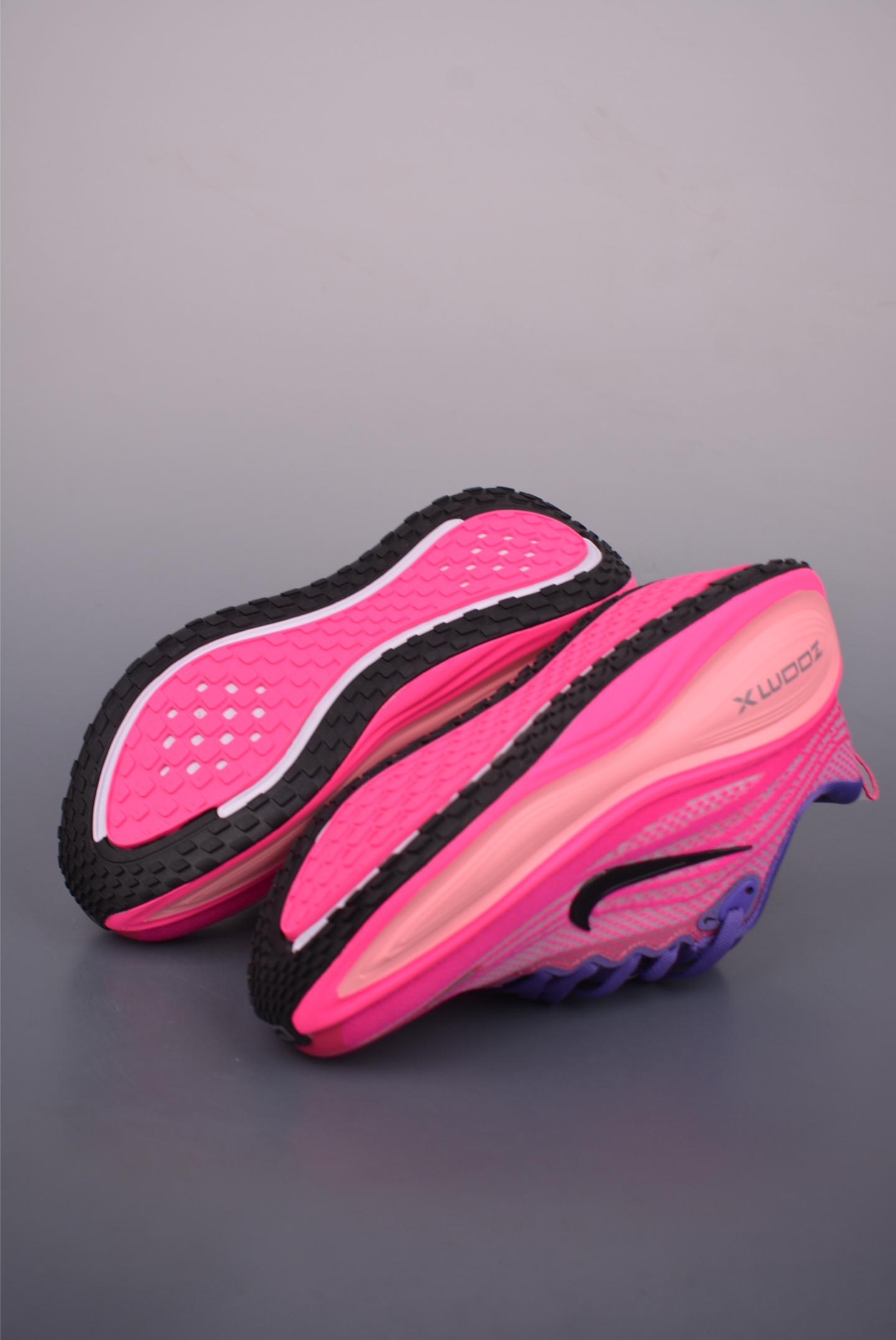 Nike Air Zoom Vomero Running Shoes - Enhanced Cushioning for Performance 3 i1750455993443 2850 0 2