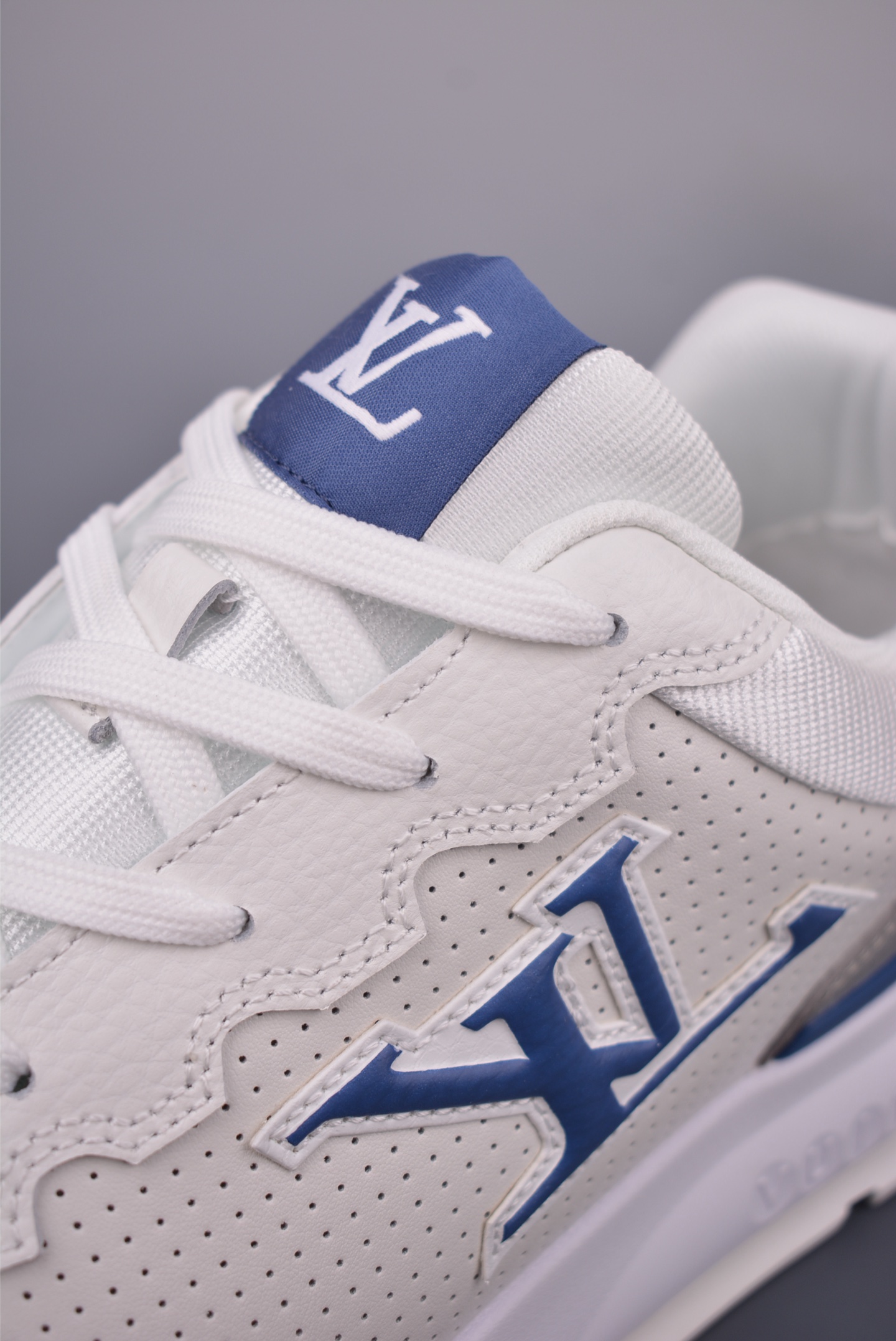 Louis Vuitton Trainer Sneaker Low White Leather Casual Shoes - Stylish & Comfy 8 i1750460396101 4880 0 6