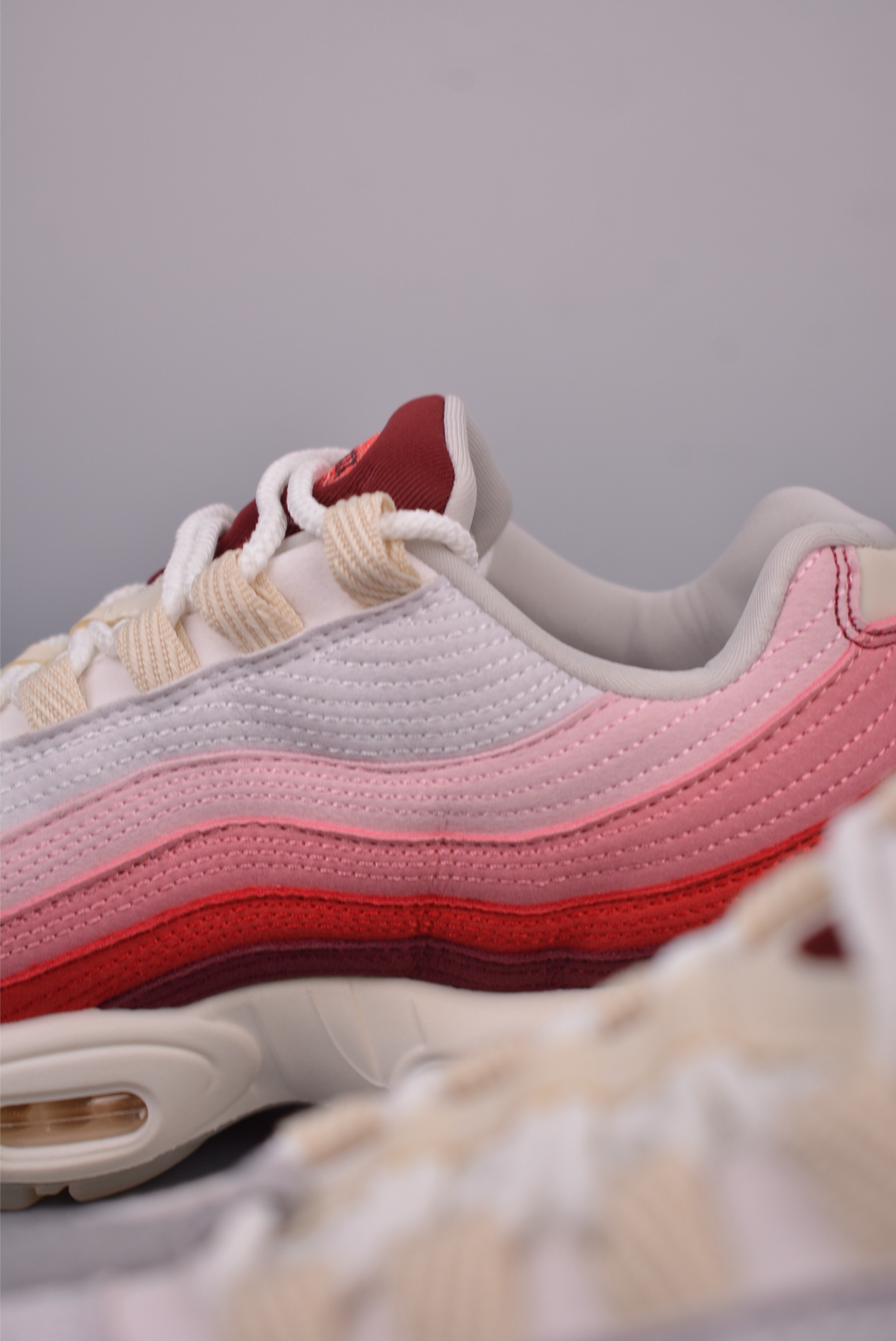 Nike Air Max 95: Iconic Design, Supreme Comfort, and Stylish Pink Accents 9 i1750536235068 3126 0 7