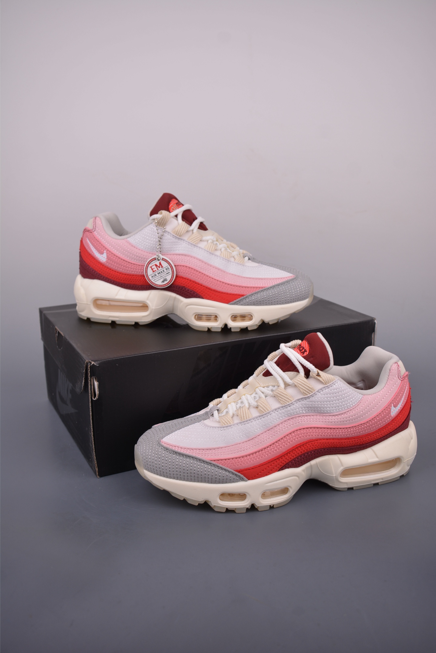 Nike Air Max 95: Iconic Design, Supreme Comfort, and Stylish Pink Accents 6 i1750536235104 1201 0 4