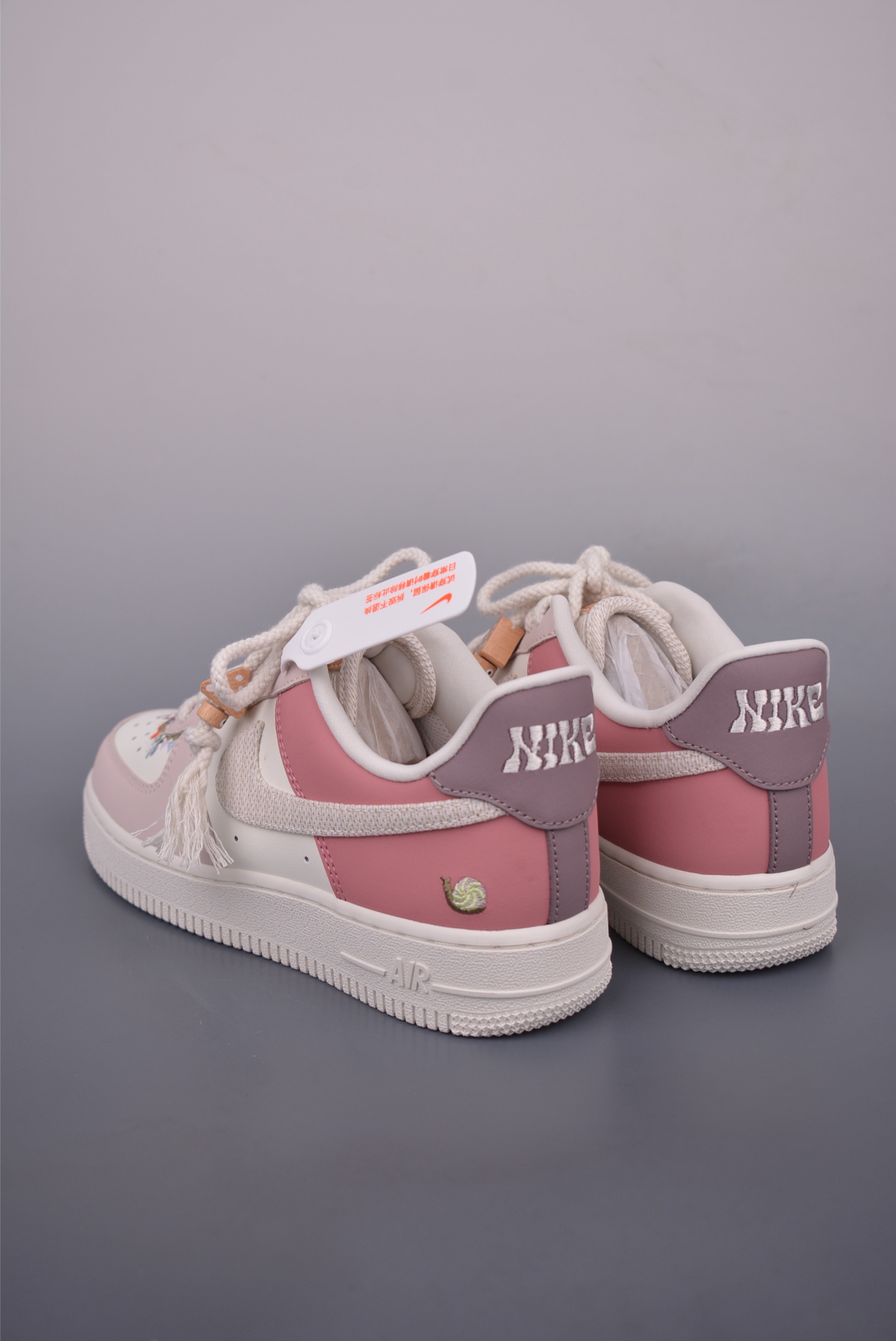 Nike Air Force 1 Low 粉白 IB8874-111