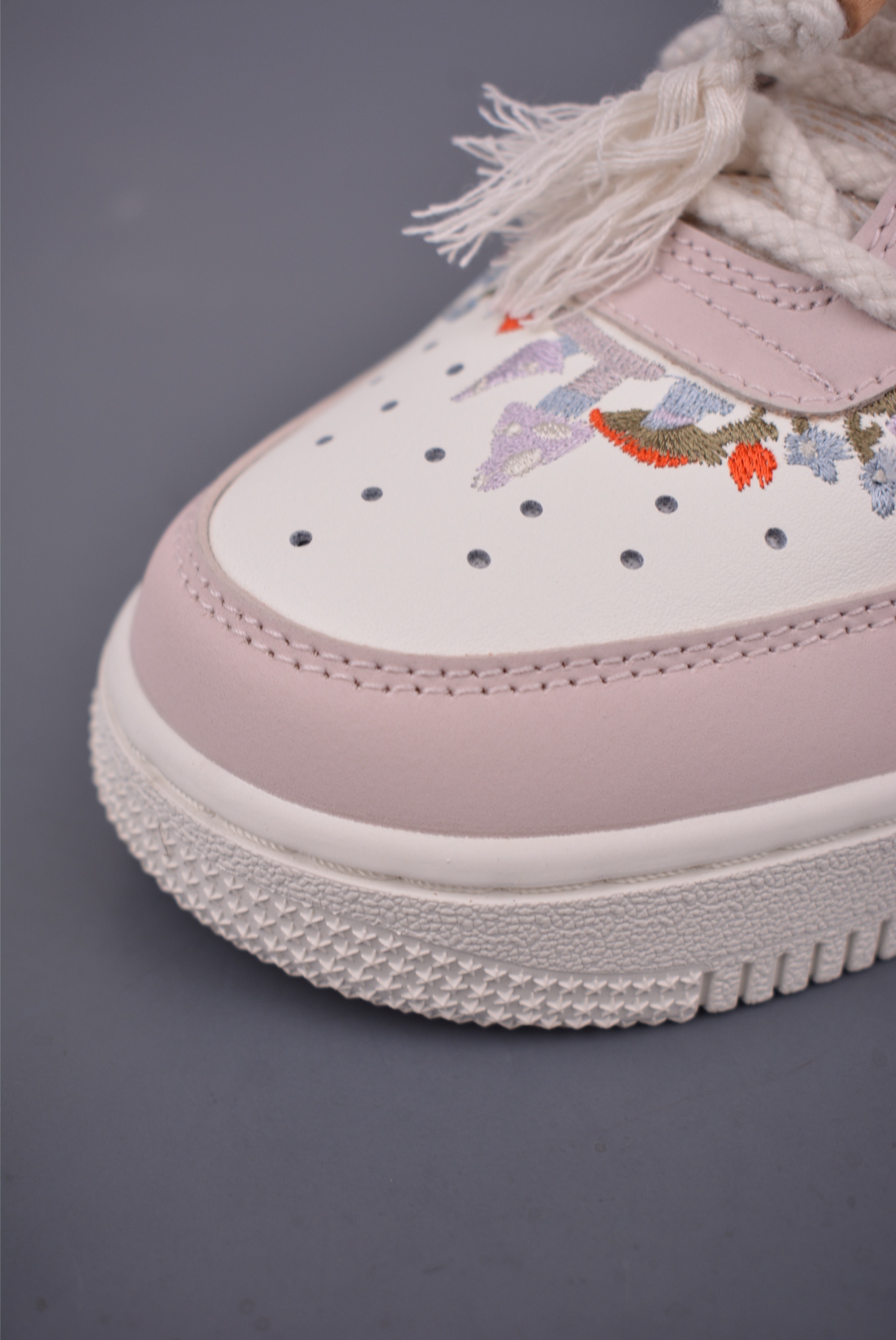 Nike Air Force 1 Low 粉白 IB8874-111