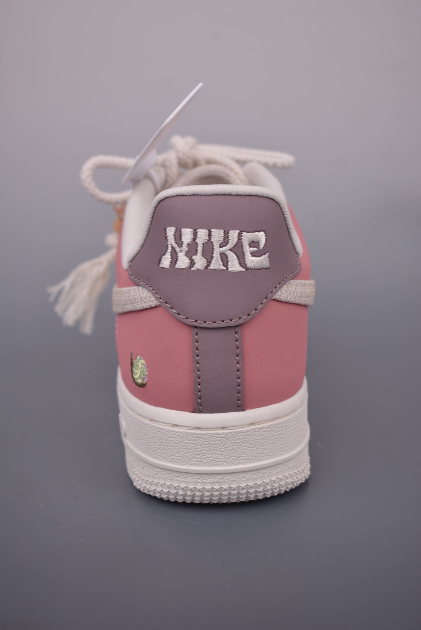 Nike Air Force 1 Low 粉白 IB8874-111