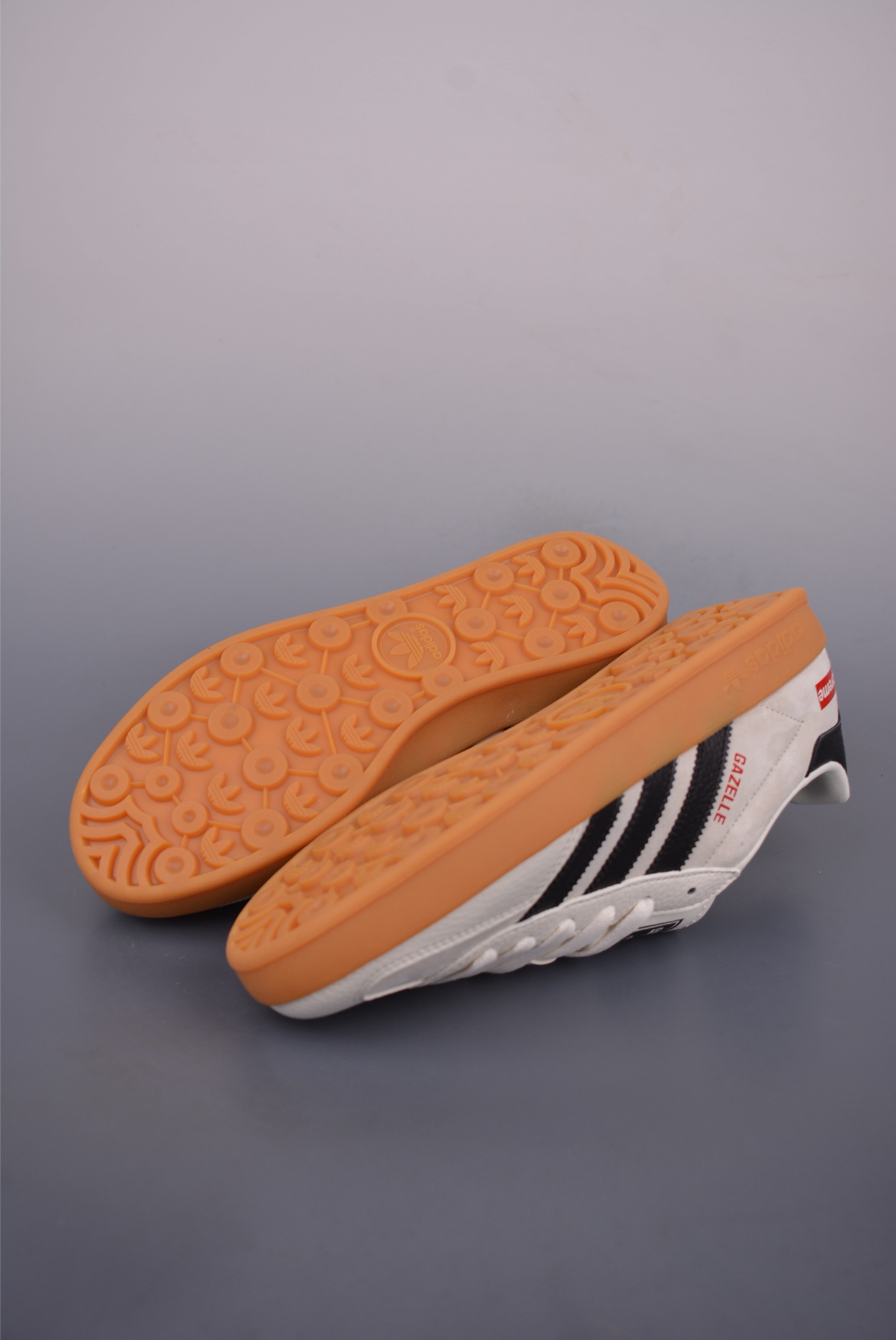 Adidas x Supreme Gazelle OG: Retro-Inspired Sneakers with Premium Comfort 3 i1750540765913 434 0 2