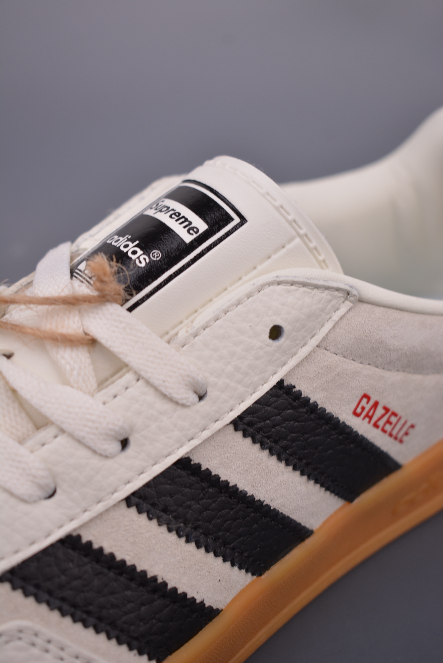 Adidas x Supreme Gazelle OG: Retro-Inspired Sneakers with Premium Comfort 7 i1750540765932 1723 0 6