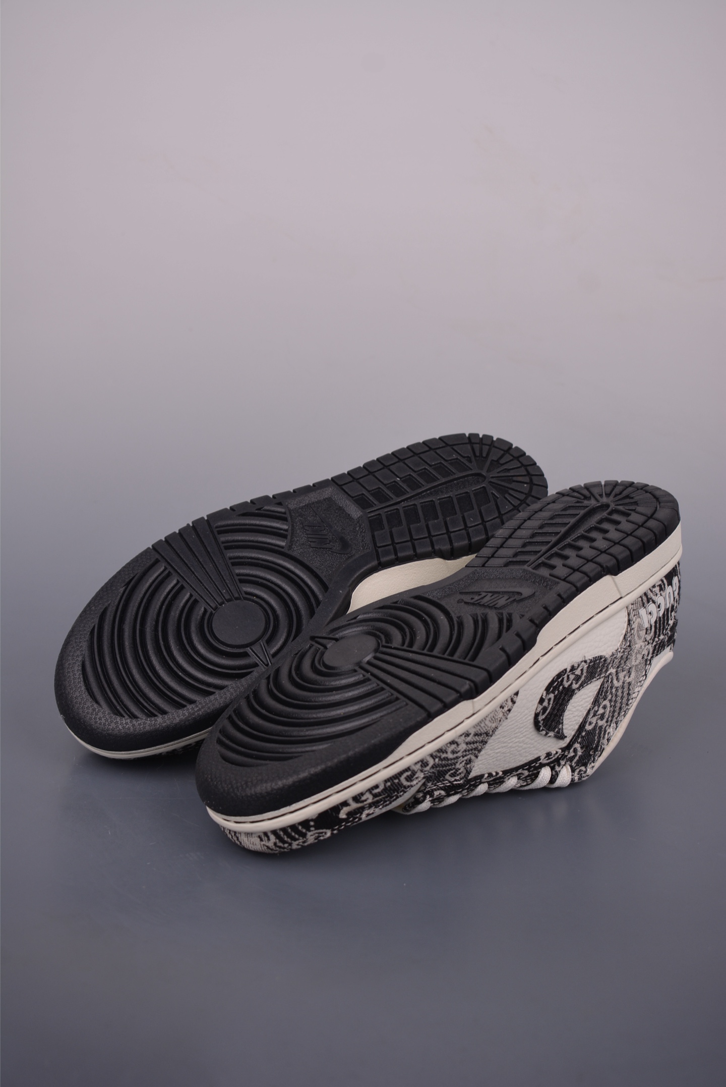 Nike SB Dunk Low Gucci Collaboration Premium Leather Sneakers - Limited Edition 4 i1750541163164 4779 0 2