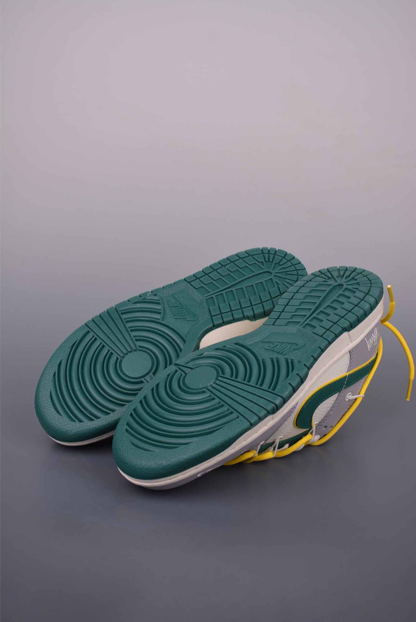 Nike SB Dunk Low 斯图西联名 解构抽绳鞋带 FX1588-402-莆田鞋,莆田鞋货源,高仿鞋,高仿鞋货源,安福档口,莆田高仿鞋,莆田鞋批发,高仿鞋批发,莆田高仿运动鞋,高仿运动鞋,莆田运动鞋 Nike SB Dunk Low 斯图西联名 解构抽绳鞋带 FX1588-402