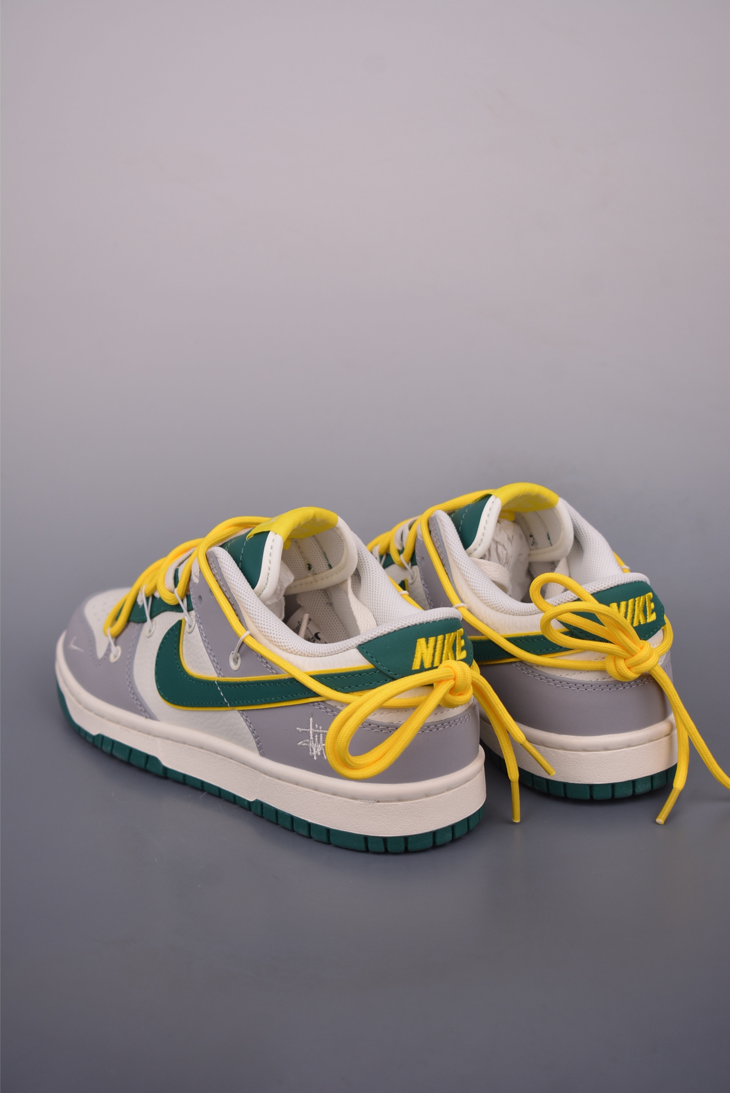 Nike SB Dunk Low 斯图西联名 解构抽绳鞋带 FX1588-402-莆田鞋,莆田鞋货源,高仿鞋,高仿鞋货源,安福档口,莆田高仿鞋,莆田鞋批发,高仿鞋批发,莆田高仿运动鞋,高仿运动鞋,莆田运动鞋 Nike SB Dunk Low 斯图西联名 解构抽绳鞋带 FX1588-402