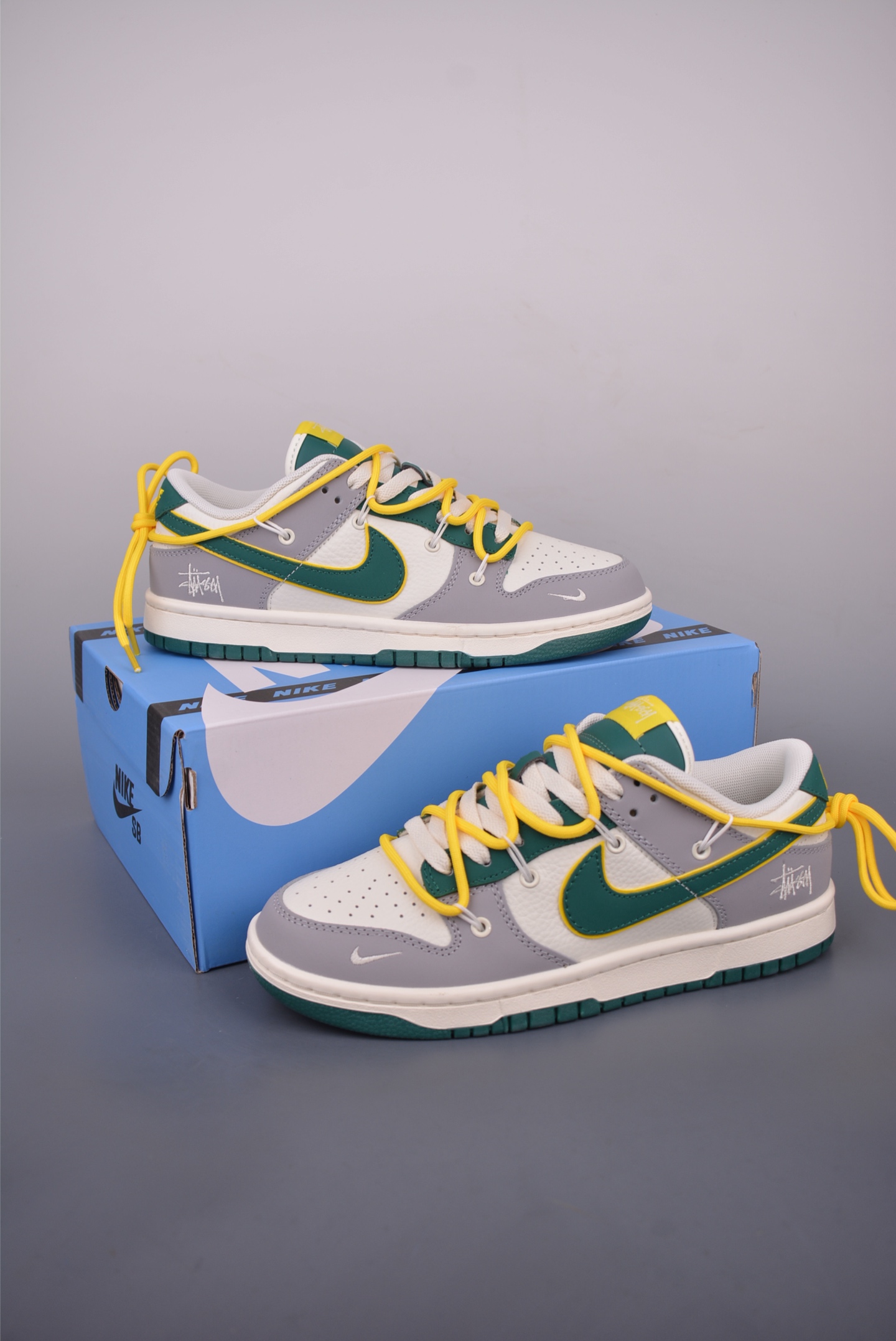 Nike SB Dunk Low 斯图西联名 解构抽绳鞋带 FX1588-402-莆田鞋,莆田鞋货源,高仿鞋,高仿鞋货源,安福档口,莆田高仿鞋,莆田鞋批发,高仿鞋批发,莆田高仿运动鞋,高仿运动鞋,莆田运动鞋 Nike SB Dunk Low 斯图西联名 解构抽绳鞋带 FX1588-402