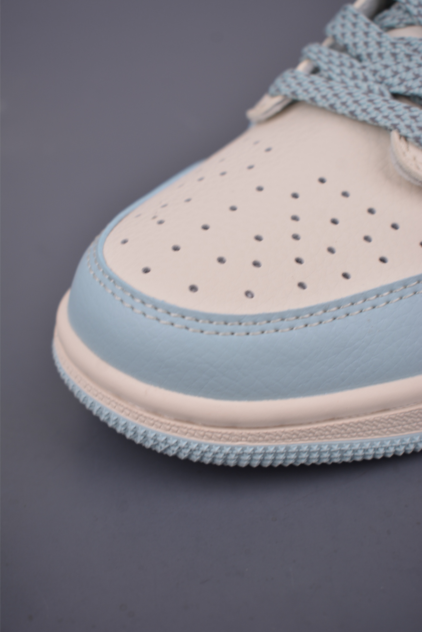 Fragment x Travis Scott x LV Air Jordan 1 Low 三方联名倒钩 全新的三方联名低帮倒钩鞋 XS7089-613-莆田鞋,莆田鞋货源,高仿鞋,高仿鞋货源,安福档口,莆田高仿鞋,莆田鞋批发,高仿鞋批发,莆田高仿运动鞋,高仿运动鞋,莆田运动鞋 Fragment x Travis Scott x LV Air Jordan 1 Low 三方联名倒钩 全新的三方联名低帮倒钩鞋 XS7089-613